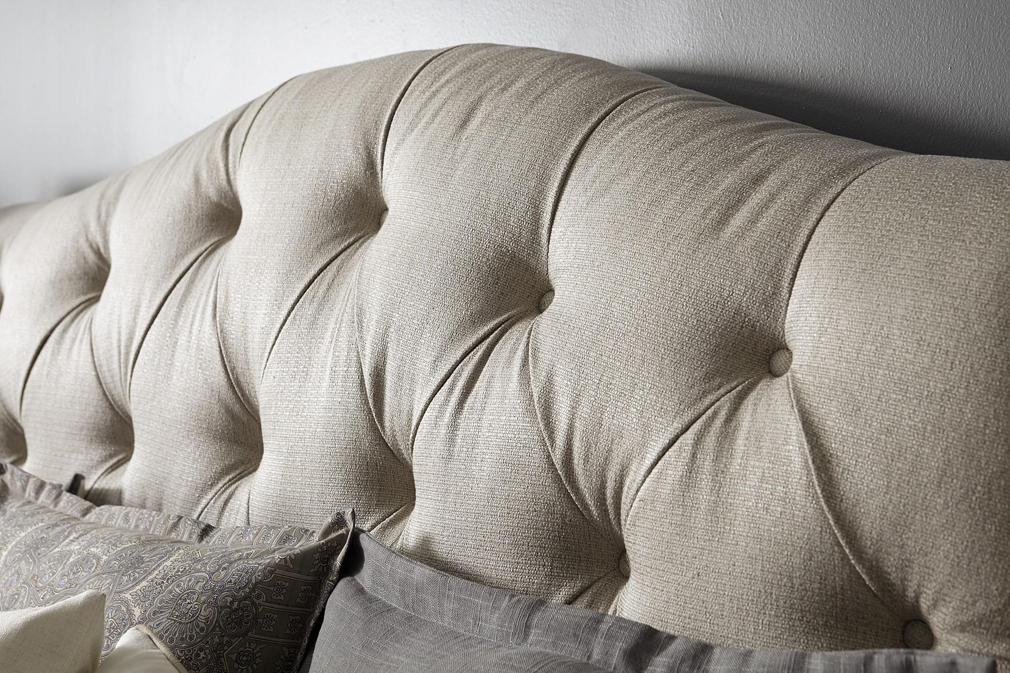 

    
Homey Design Furniture HD-80005 Sleigh Bed Wash Oak/Light Gray HD-80005-EK
