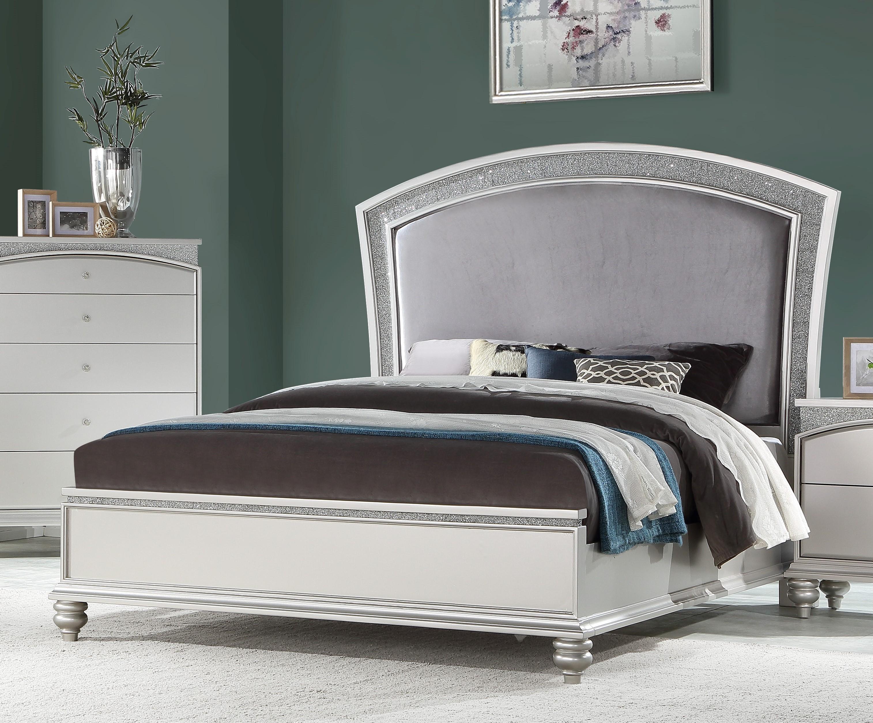 Traditional Panel Bed Maverick-21800Q 21800Q in Platinum Fabric