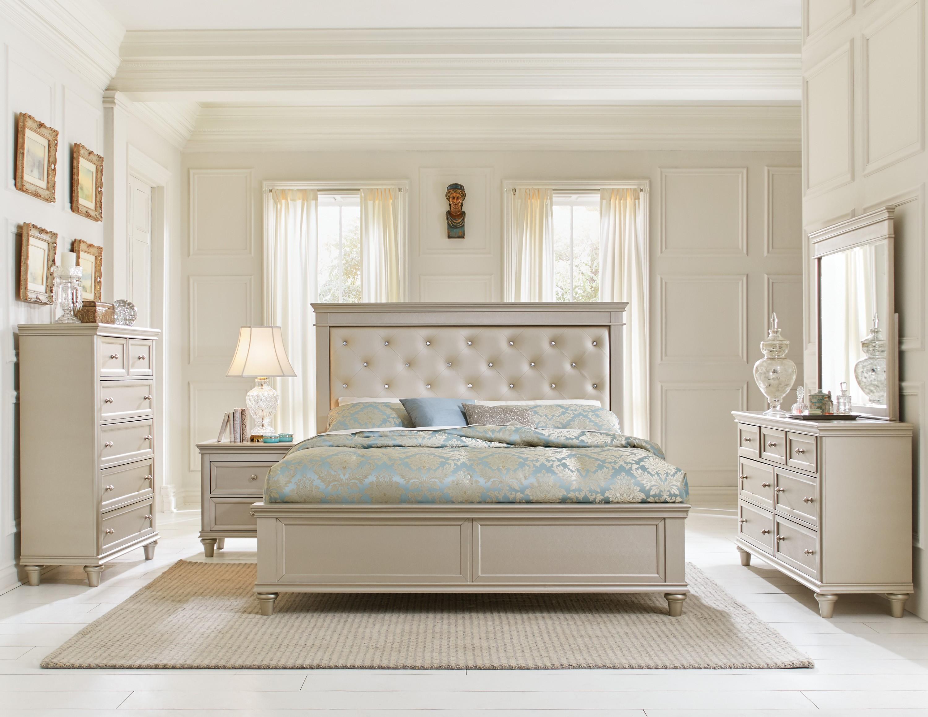 Traditional Bedroom Set 1928K-1EK-5PC Celandine 1928K-1EK-5PC in Off-White, Silver Faux Leather