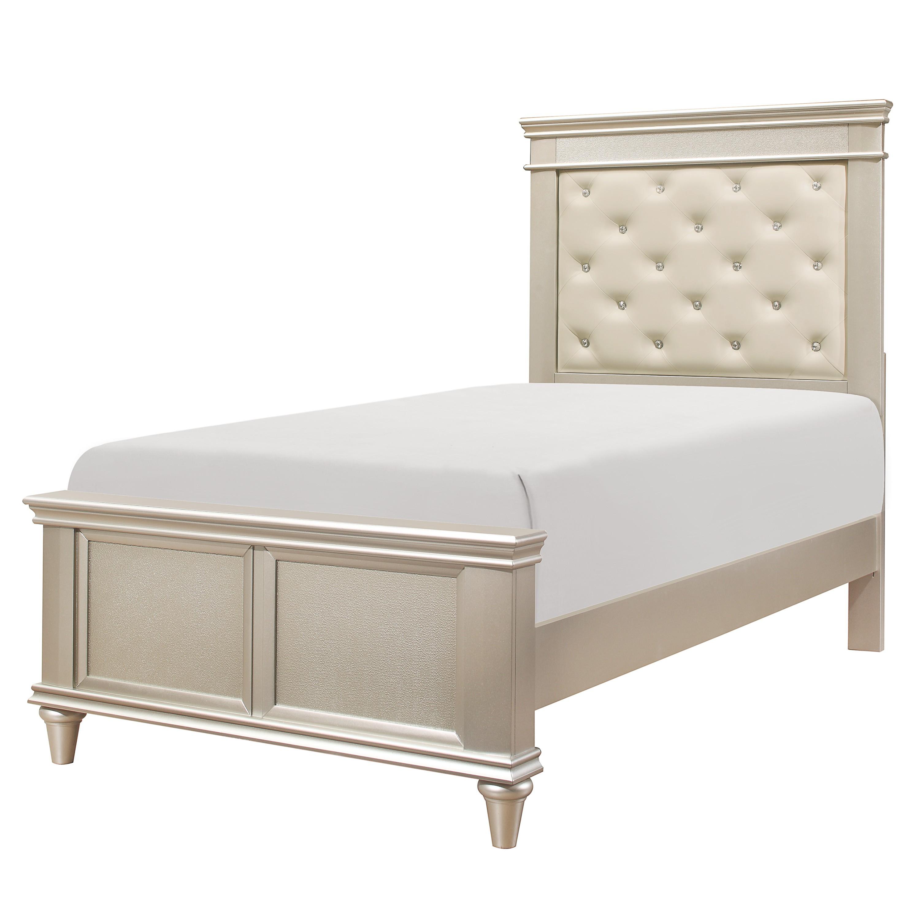 Traditional Bed 1928T-1* Celandine 1928T-1* in Off-White, Silver Faux Leather