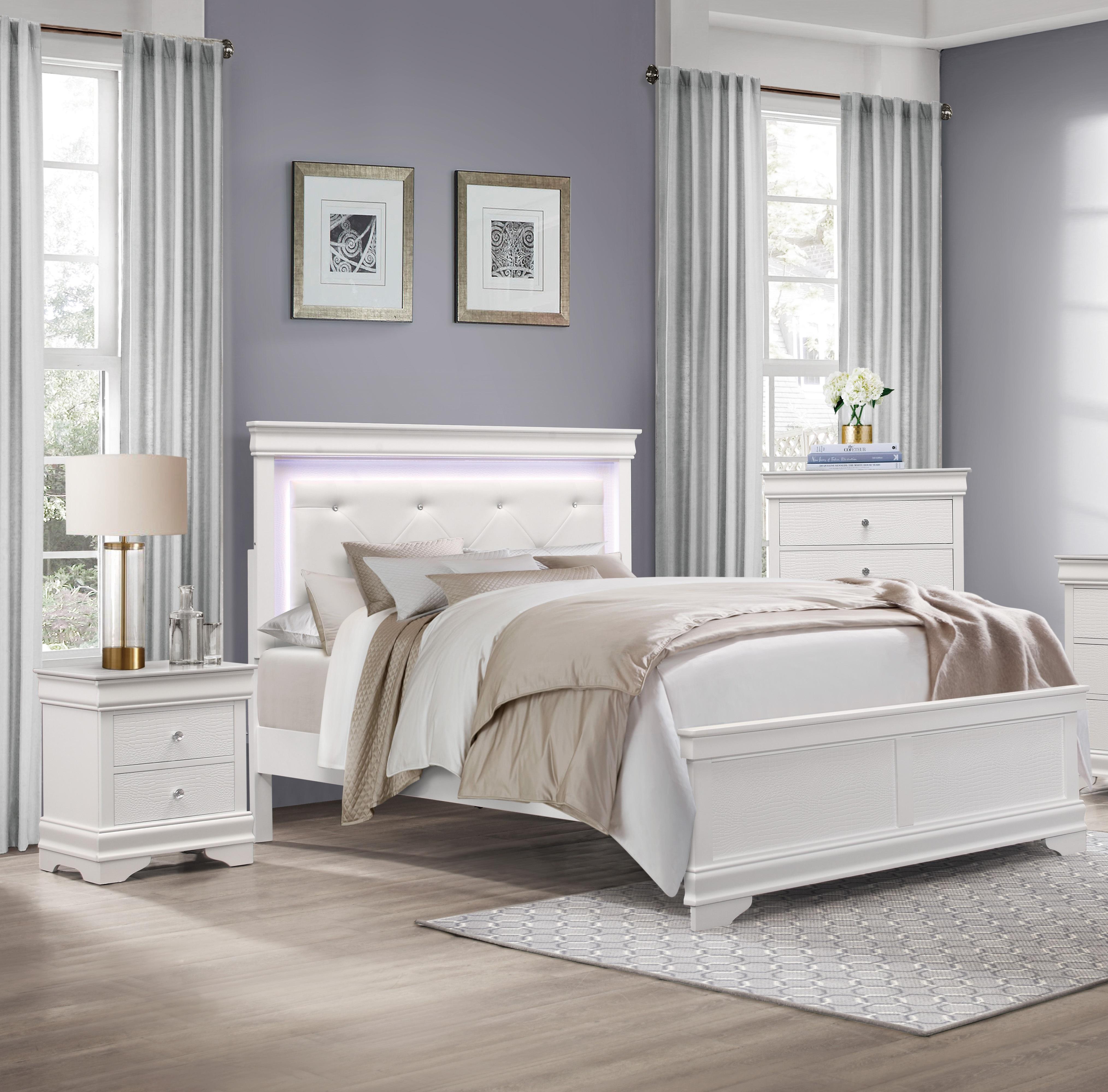 Traditional Bedroom Set 1556WK-1EK-3PC Lana 1556WK-1EK-3PC in White Faux Leather