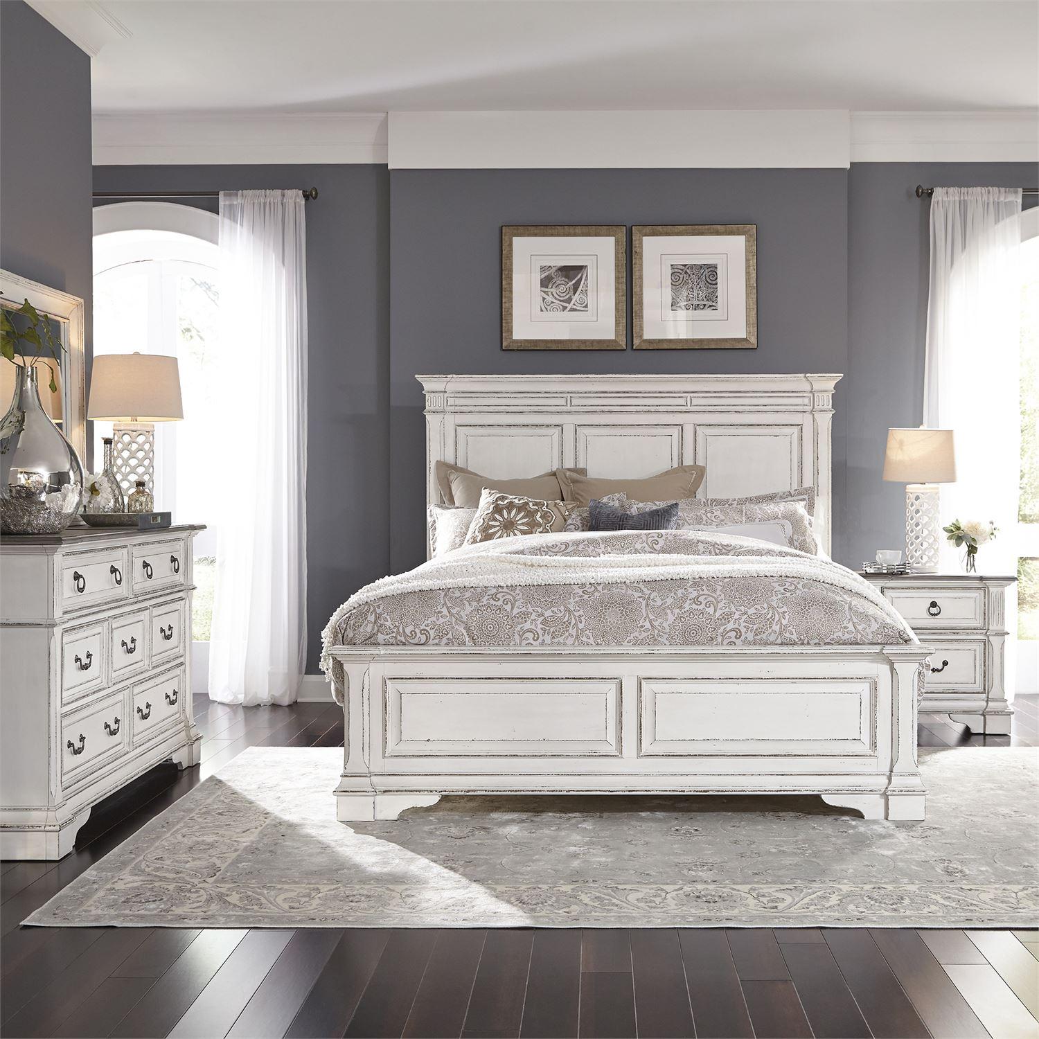Traditional Panel Bedroom Set Abbey Park  (520-BR) 520-BR-QPBDMN in White 