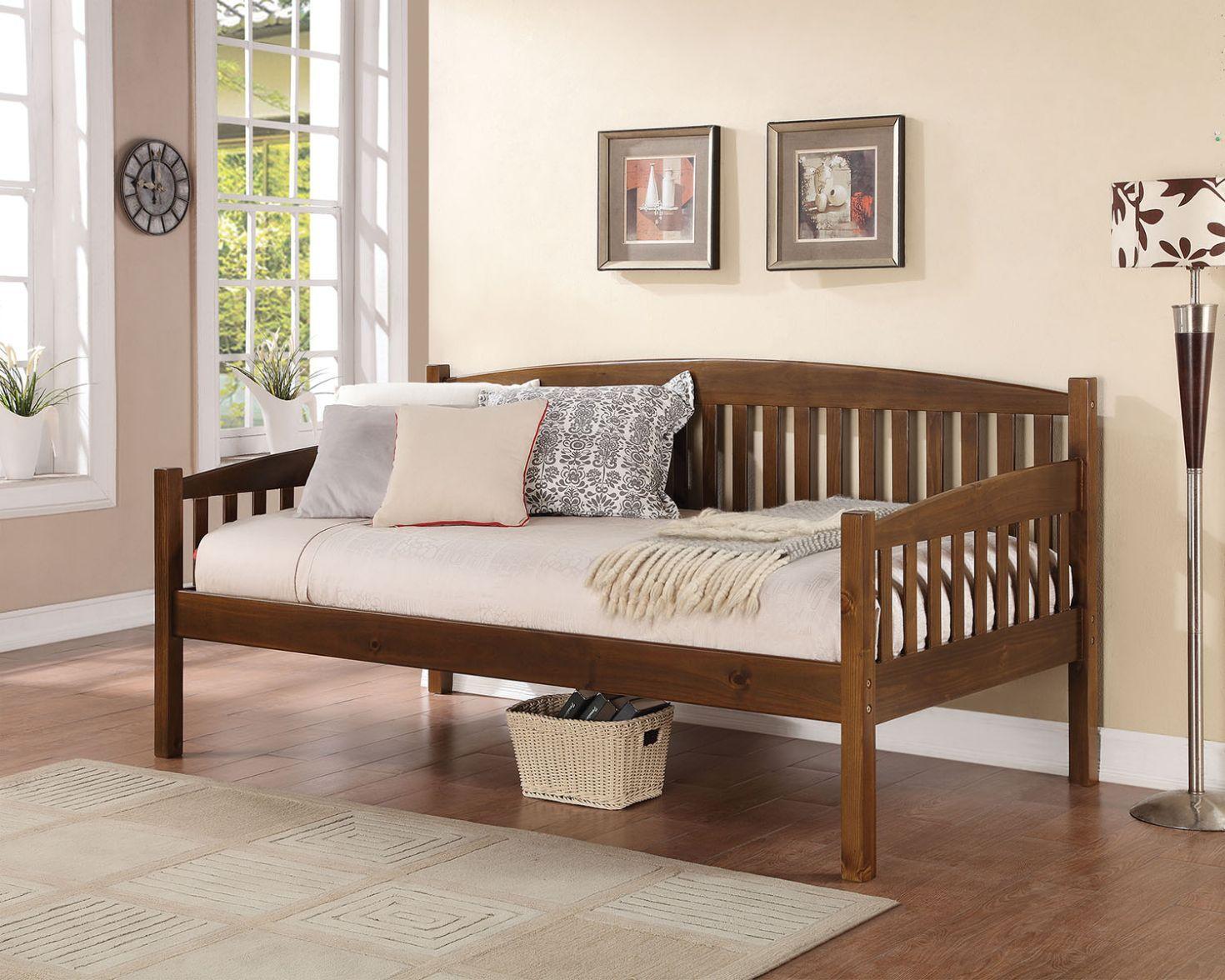 

    
Transitional Antique Oak Wood Daybed by Acme Caryn 39090
