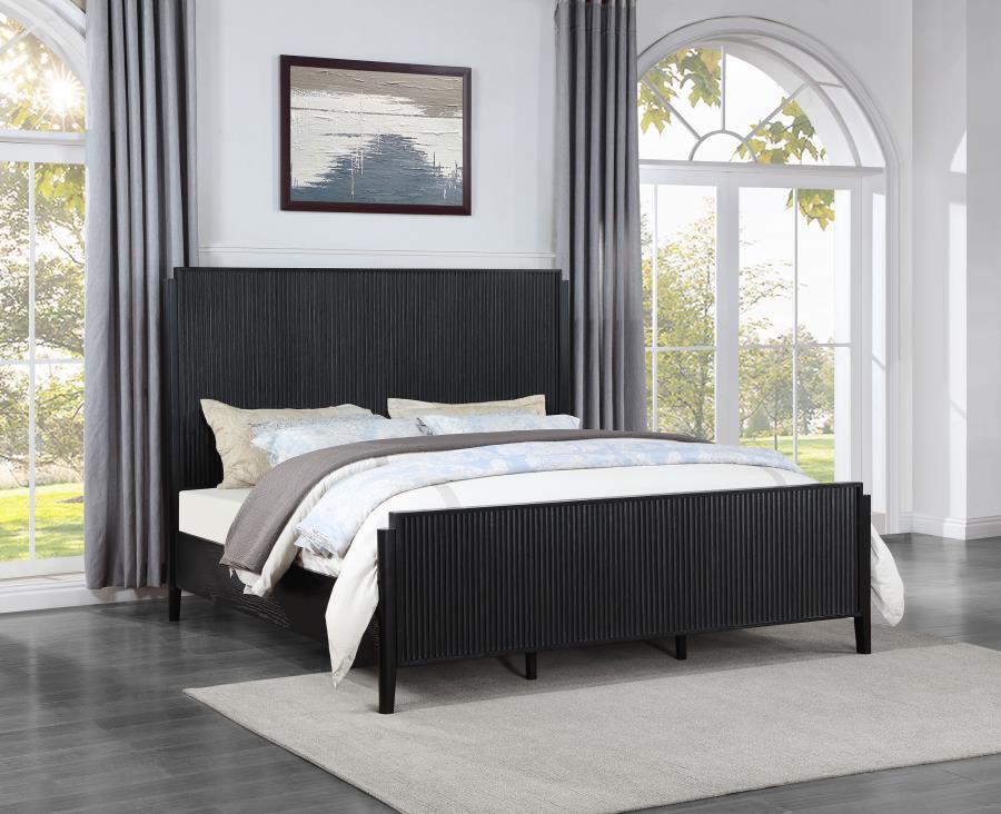 

    
Transitional Black Wood California King Panel Bed Coaster Brookmead 224711KW
