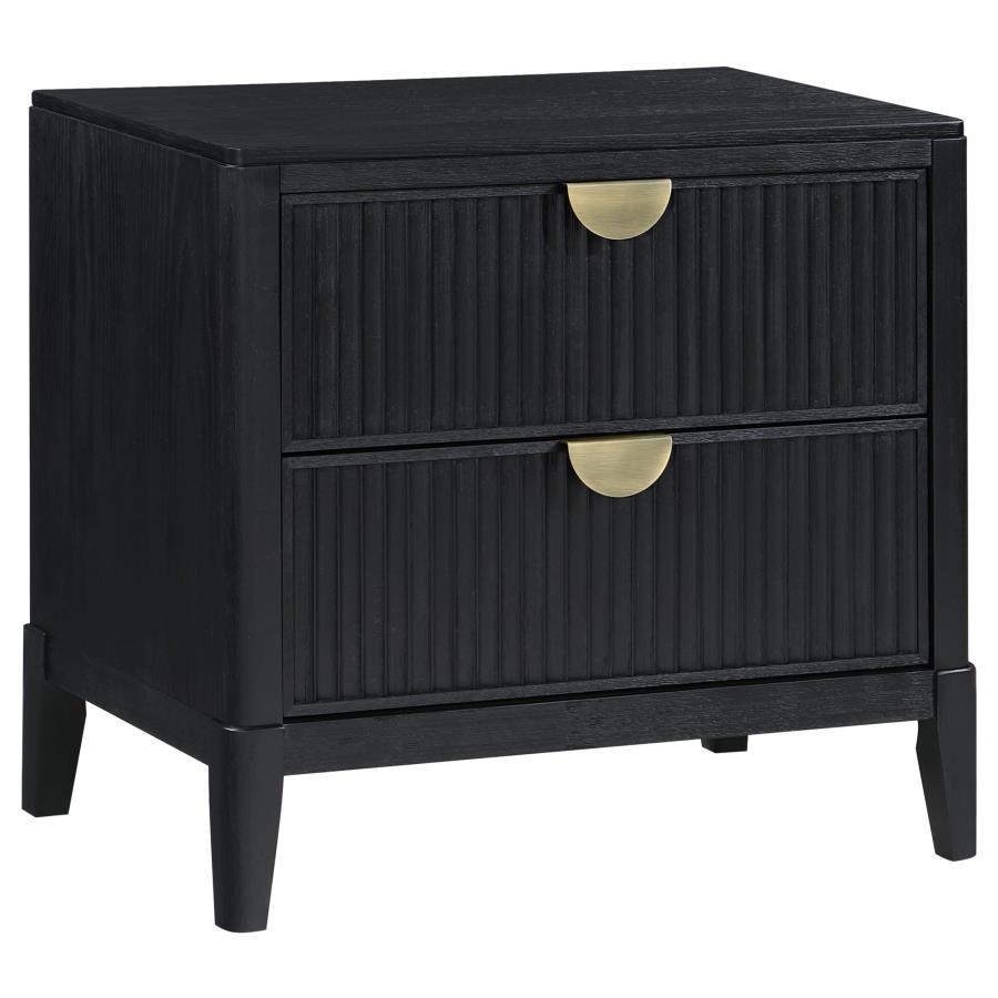 

                    
Buy Transitional Black Wood Queen Panel Bedroom Set 3PCS Coaster Brookmead 224711Q-3PCS
