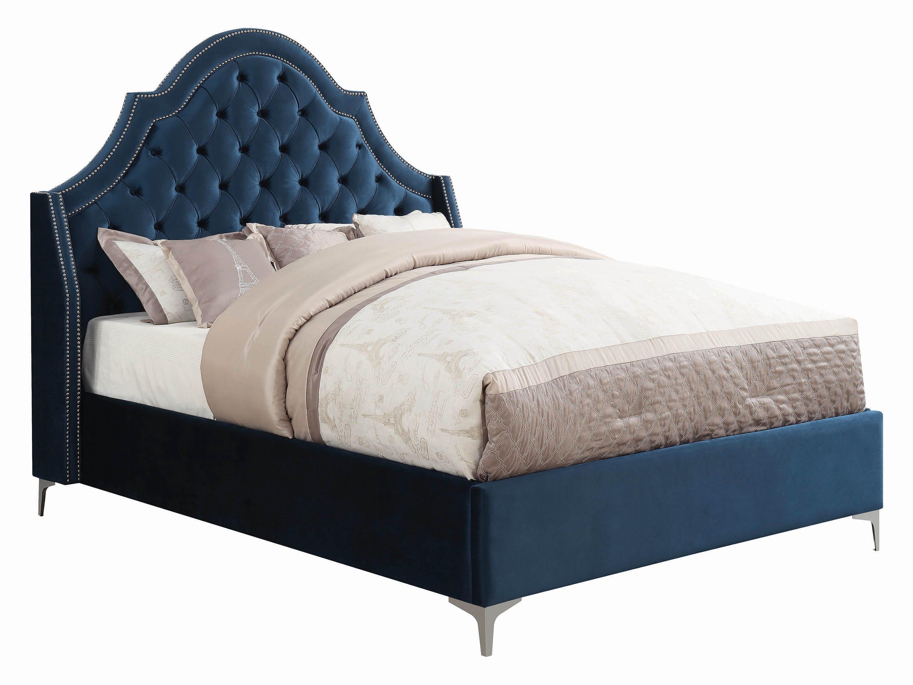 

    
Transitional Blue Fabric Upholstery E king bed Shayne by Coaster
