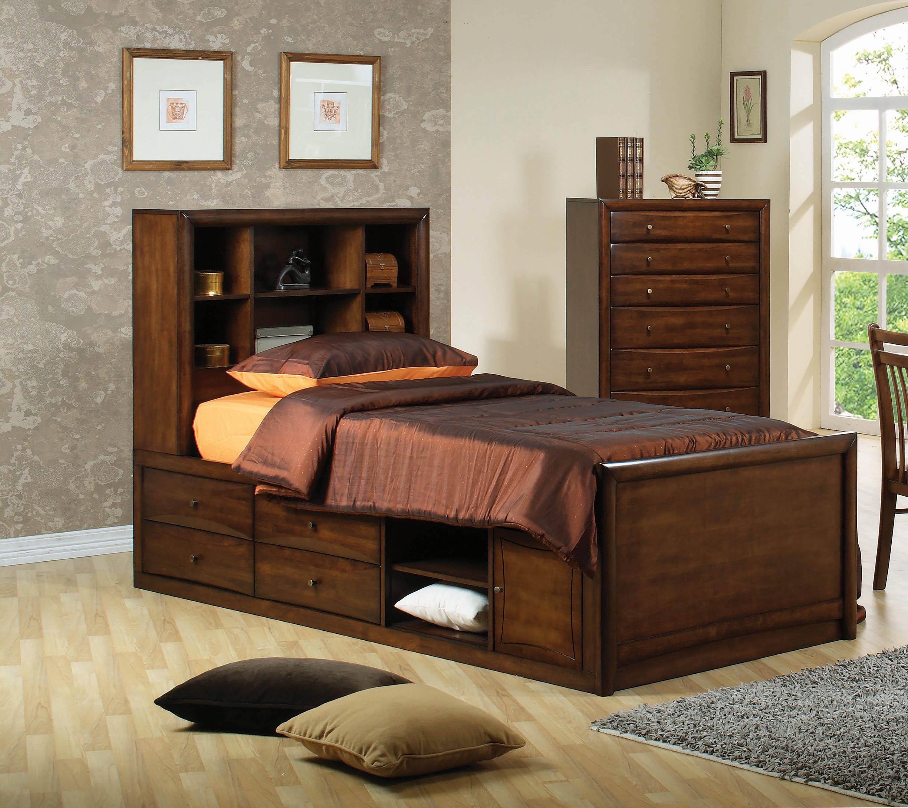 

    
Transitional Brown Wood Full bed Hillary by Coaster
