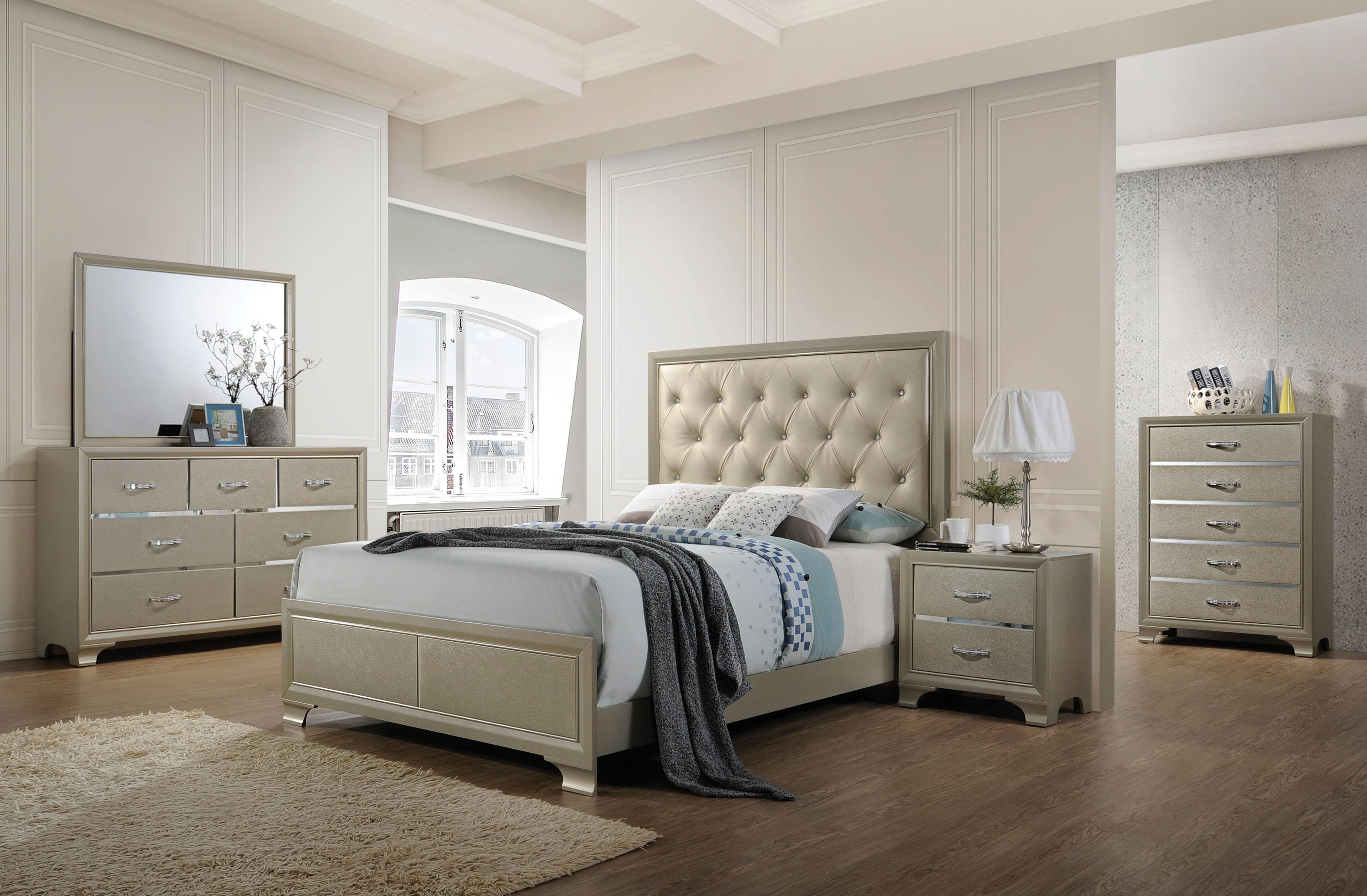

        
Acme Furniture Carine-26240Q Panel Bed Champagne Polyurethane 0840412142444

