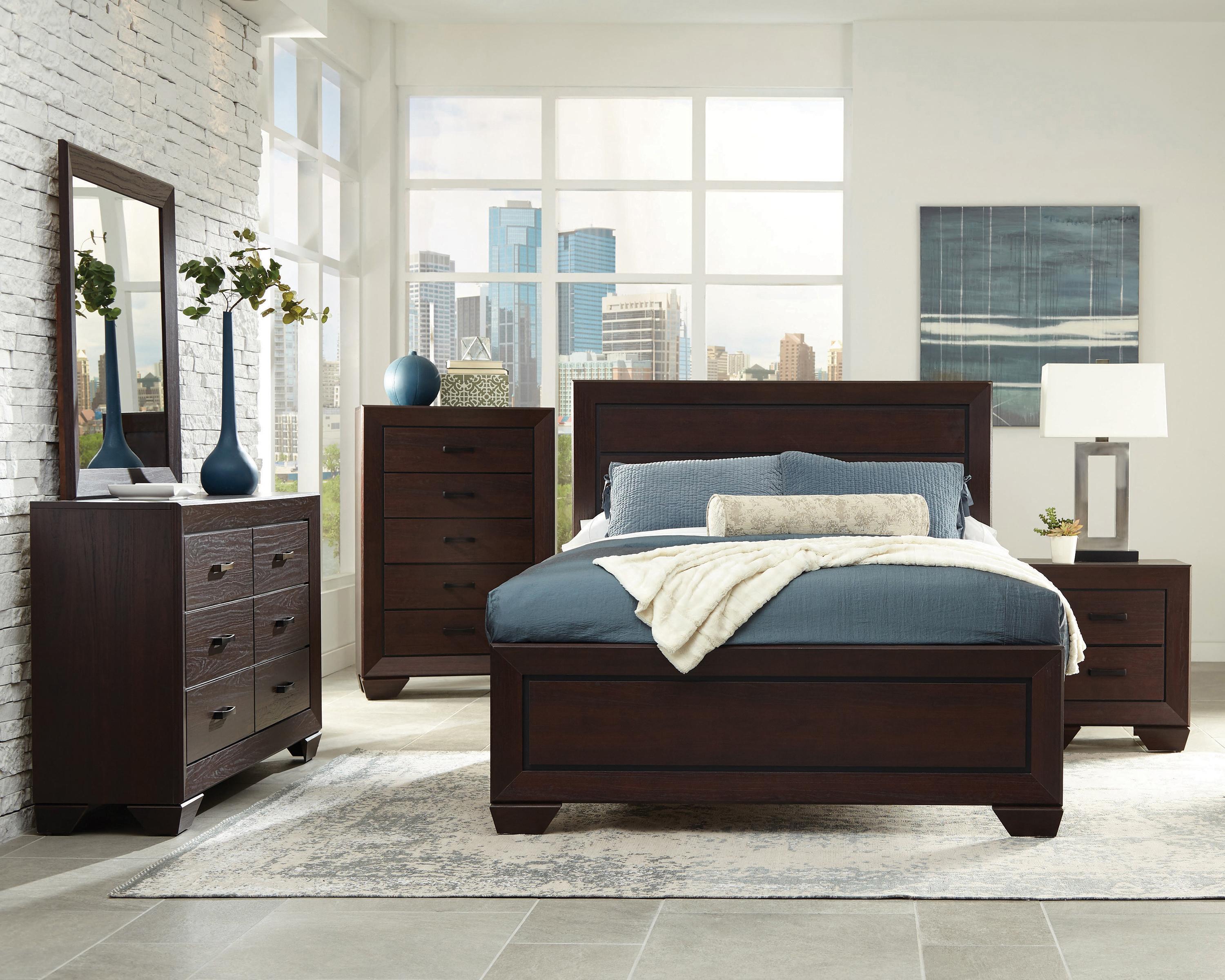 

    
Transitional Dark Cocoa Wood Queen Bed Coaster 204391Q Kauffman
