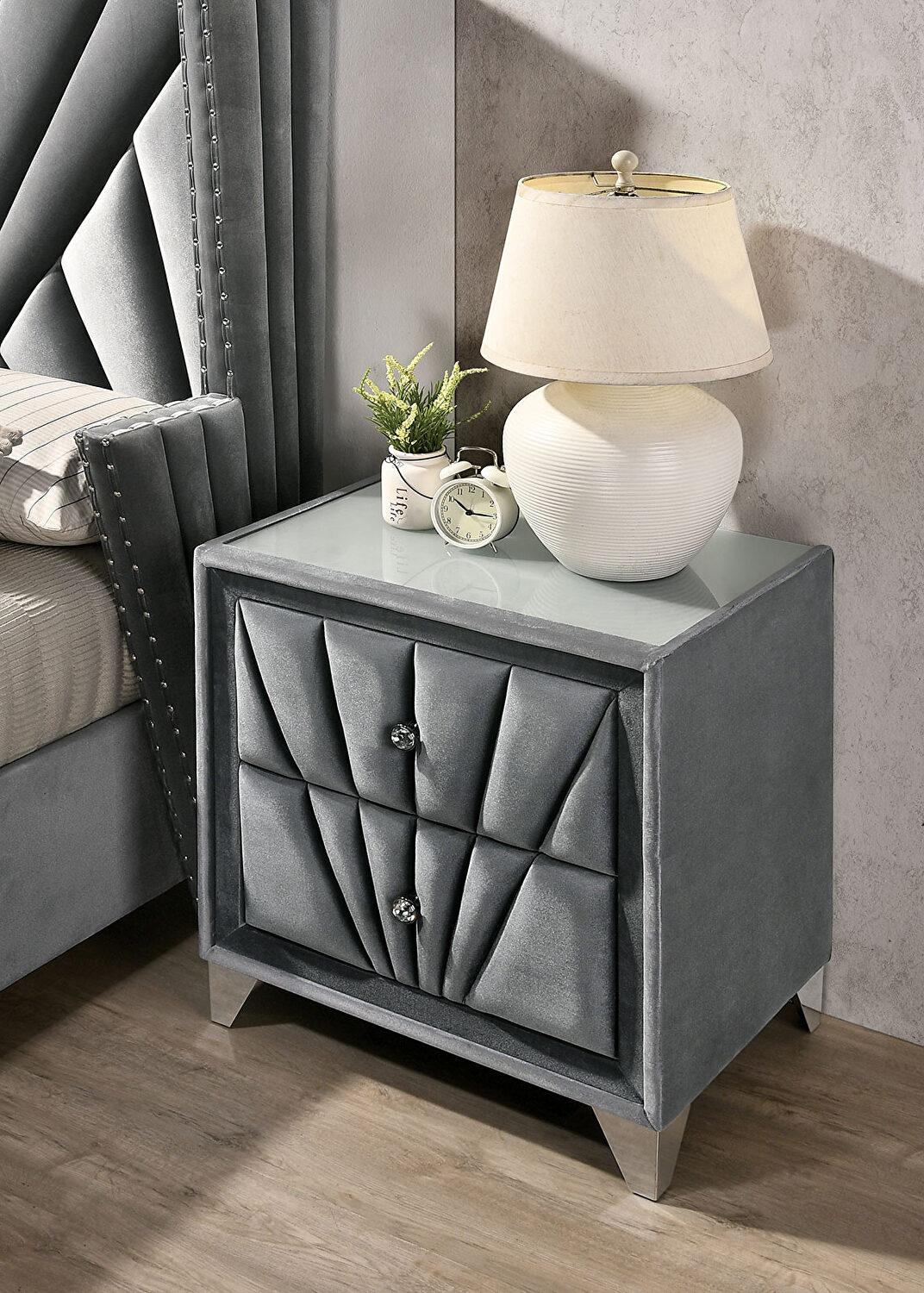 

    
Transitional Gray Solid Wood Nightstand Furniture of America CM7164N Carissa
