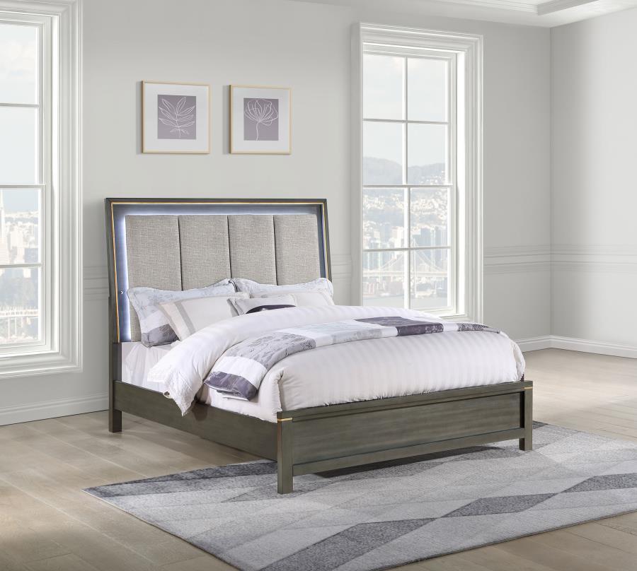 

    
Transitional Gray Wood California King Panel Bed Coaster Kieran 224741KW

