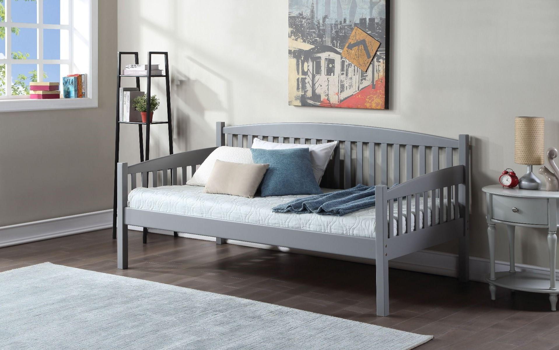 

    
Transitional Grey Wood Daybed by Acme Caryn BD00380
