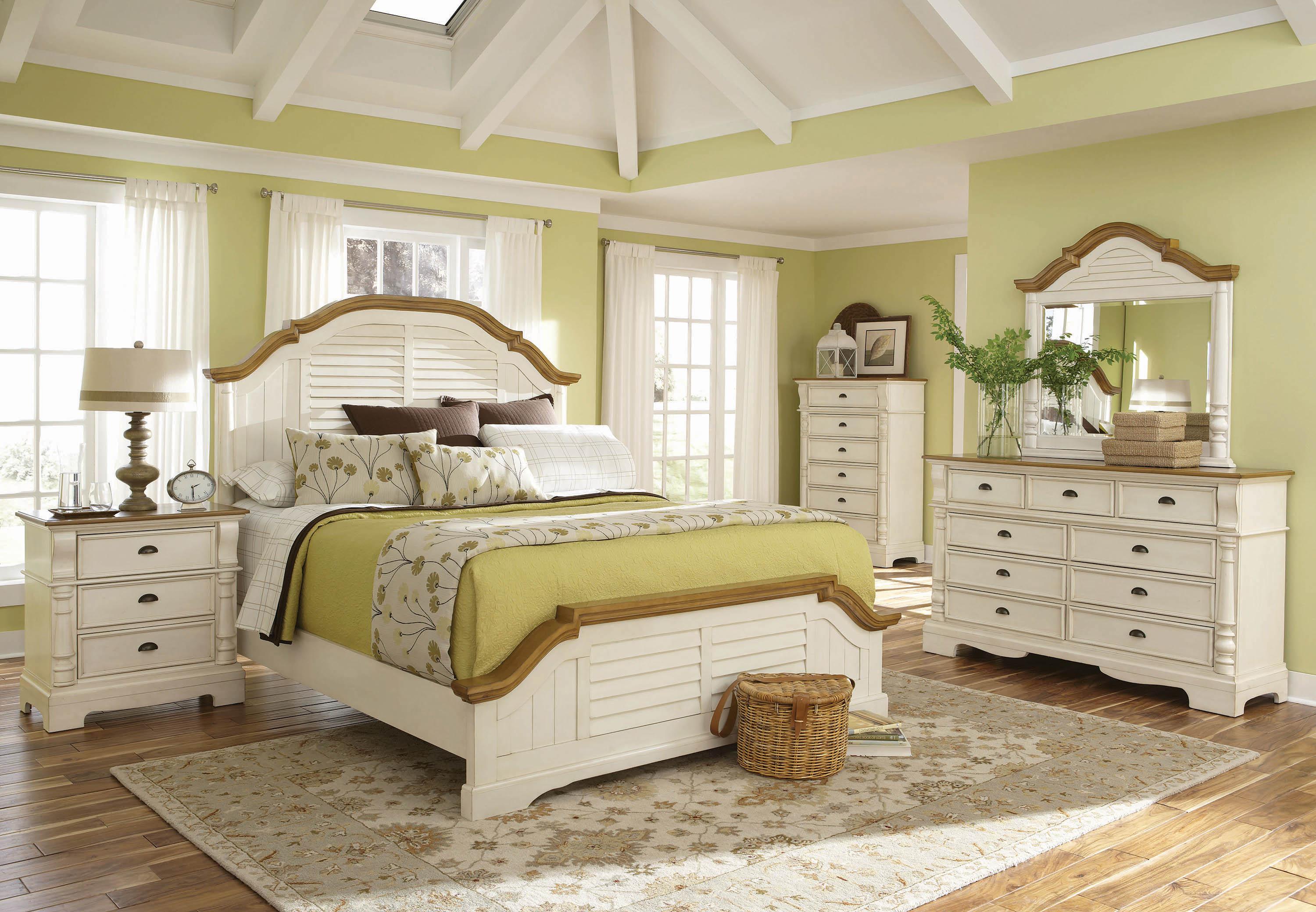 Transitional Panel Bed Oleta 202880KW in Brown, White 