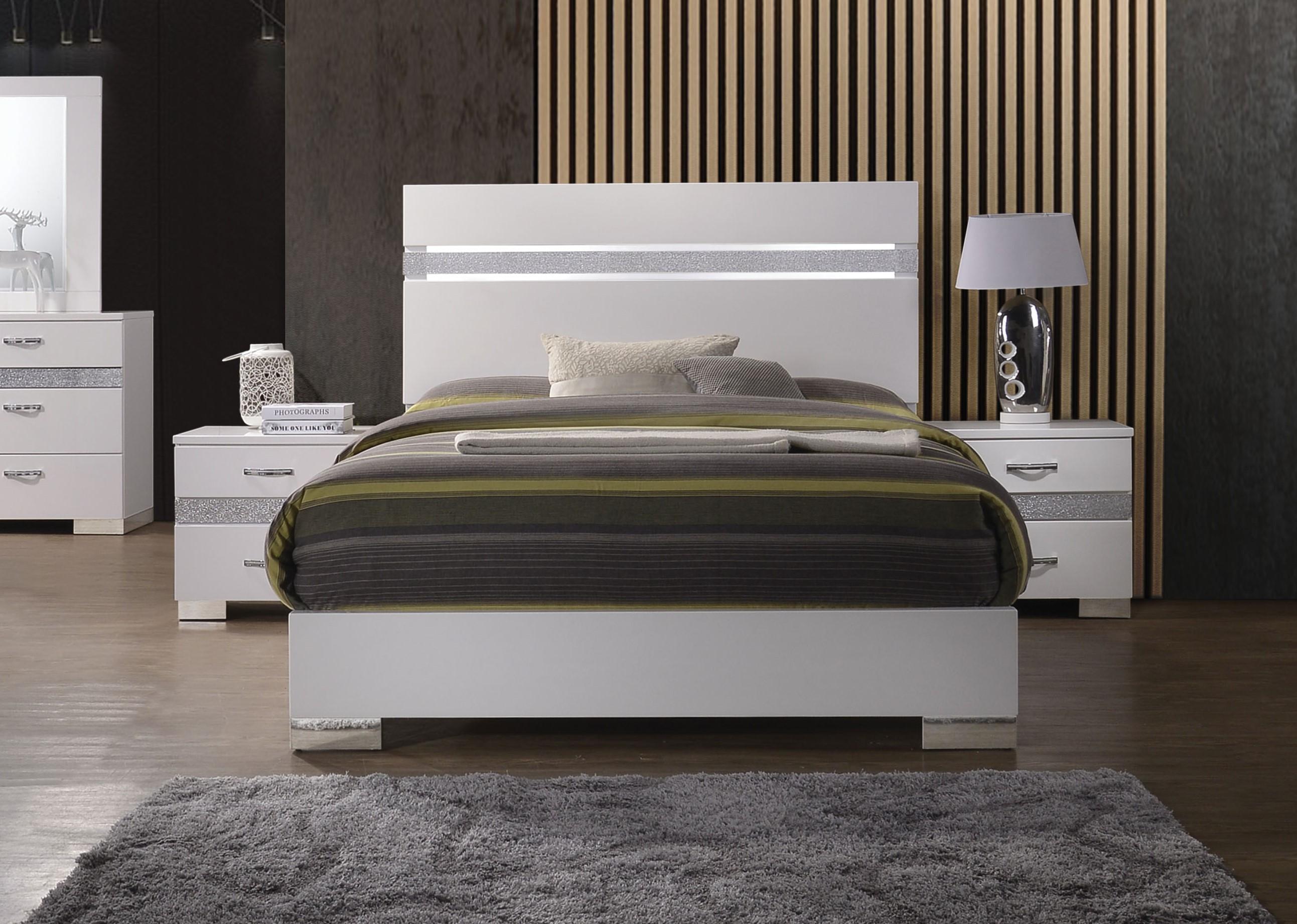 

    
White High Gloss Finish King Bedroom Set 3Pcs Contemporary Naima II-26767EK Acme
