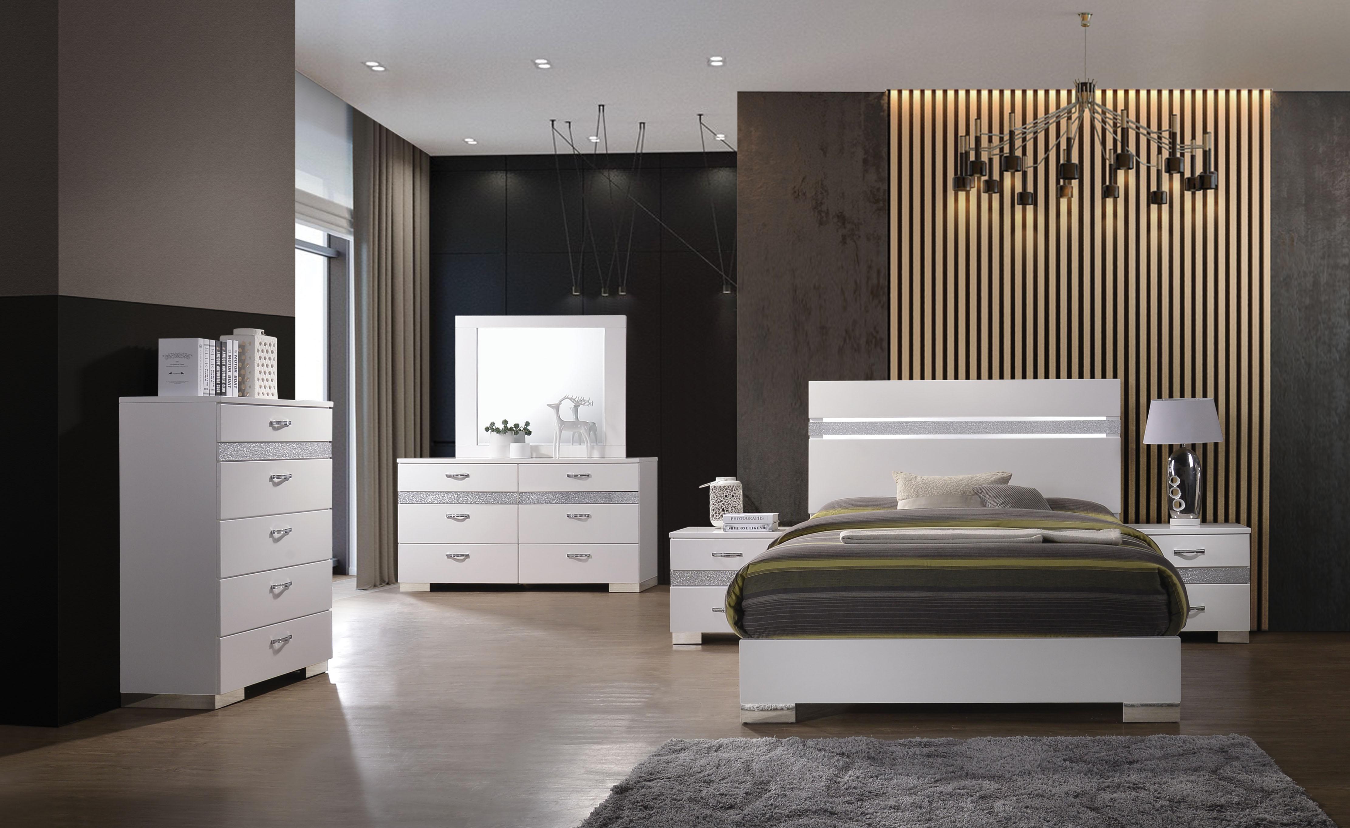 Contemporary Panel Bedroom Set Naima II-26767EK 26767EK-Set-5 in White, Silver White Finish