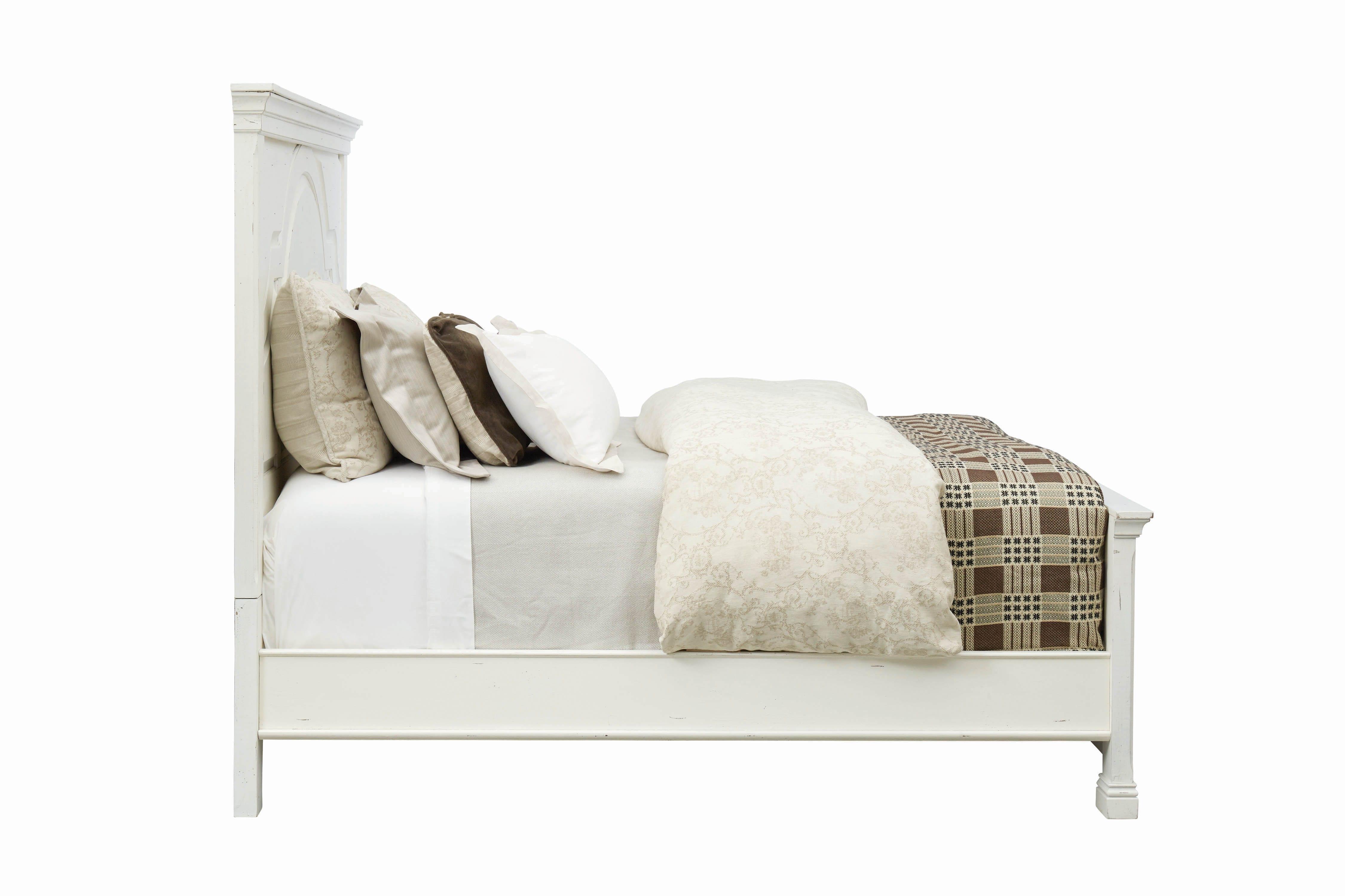 

    
Transitional White Wood C king bed Cleste by Coaster
