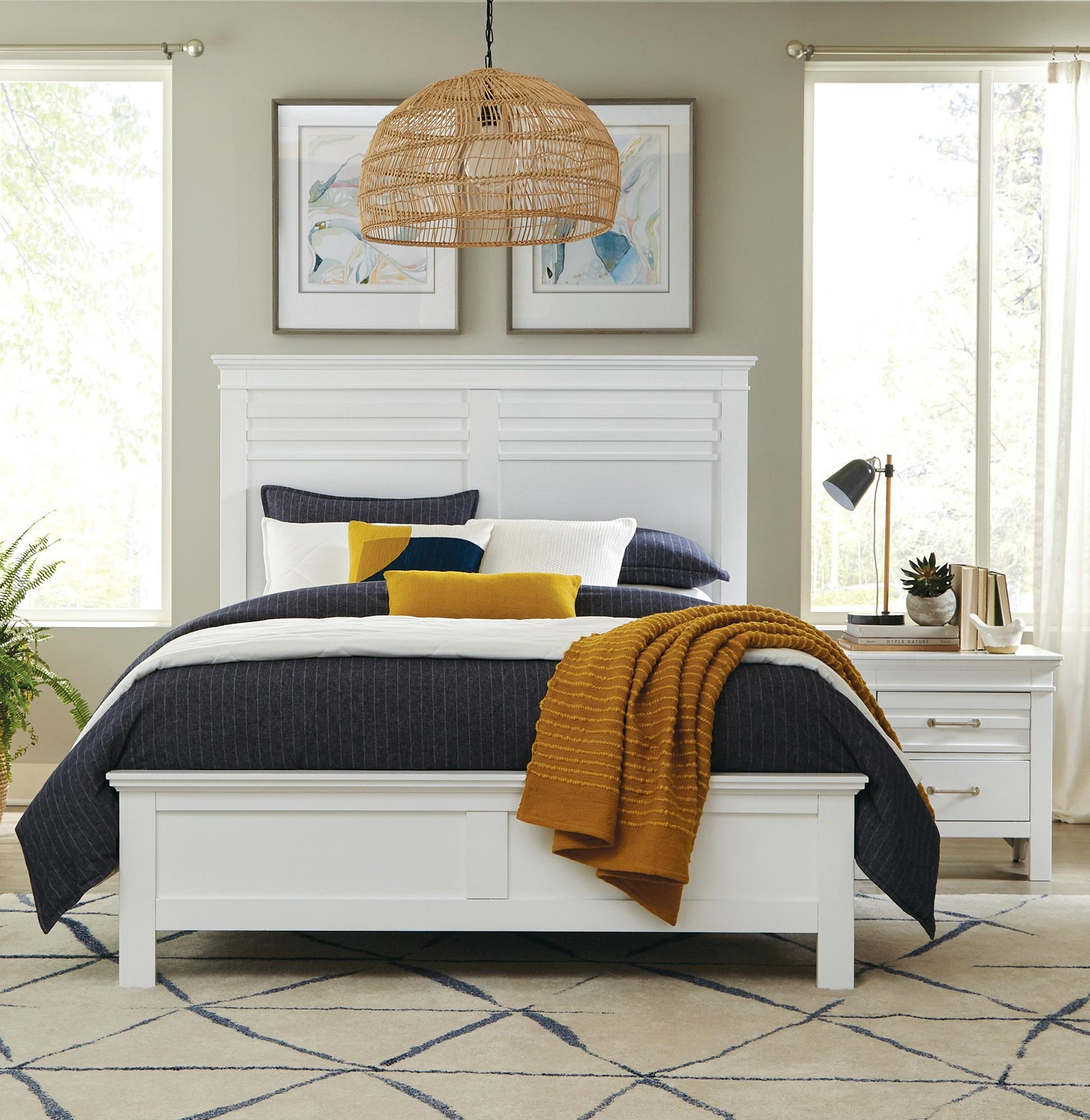 Transitional Bed and 2 Nightstands Set 1675WK-1CK*-3PC Blaire Farm 1675WK-1CK*-3PC in White 