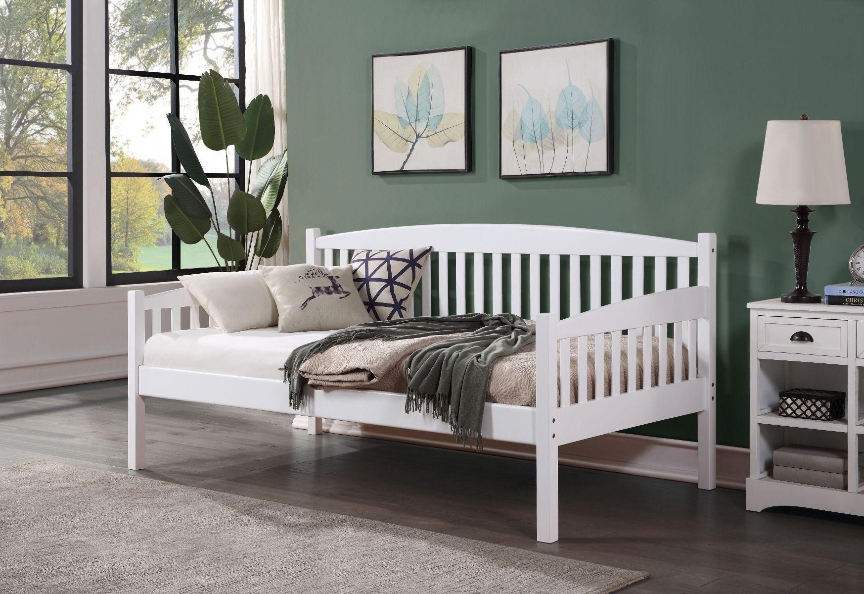

    
Transitional White Wood Daybed by Acme Caryn BD00379
