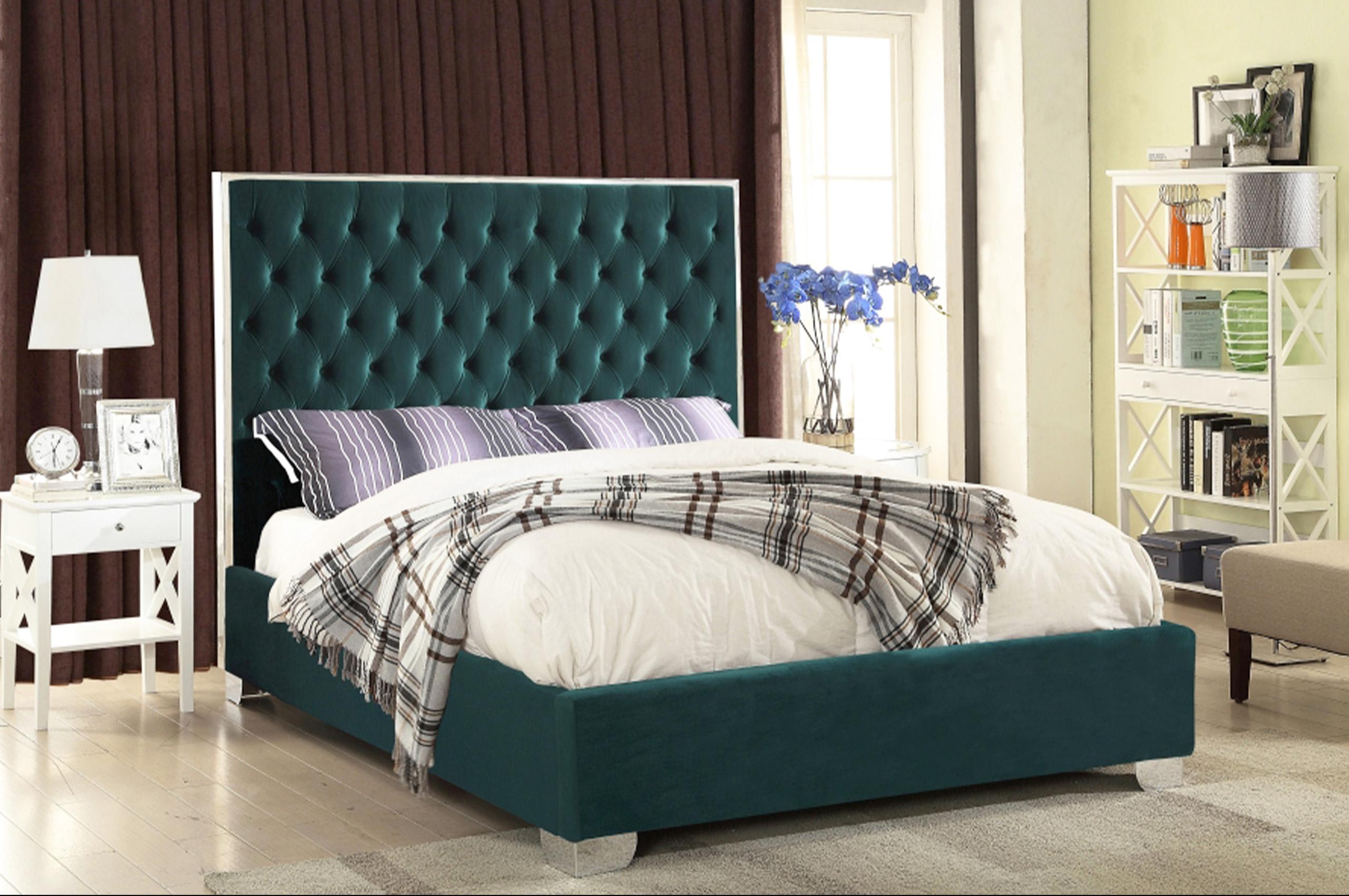 

    
Tufted Green Velvet Full Platform Bed Lexi Meridian Contemporary Modern
