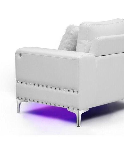 

    
Global Furniture USA U98 Sofa White U98-BLANCHE WHITE-S W/ LED + USB

