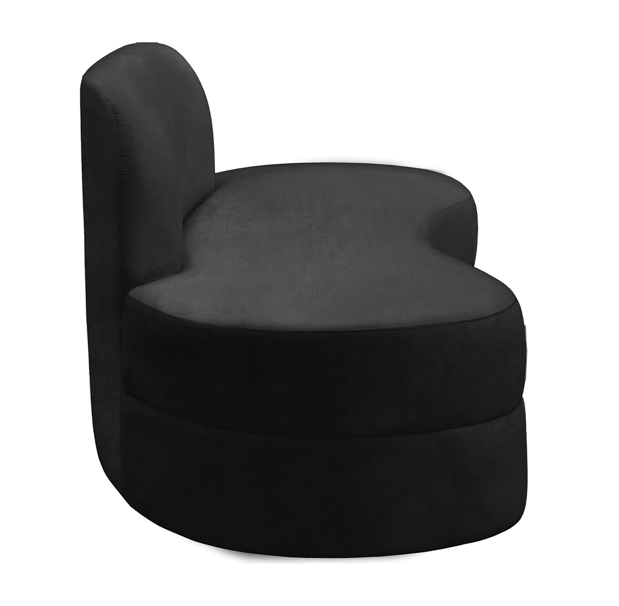 

    
Meridian Furniture MITZY 606Black-S Sofa Black 606Black-S
