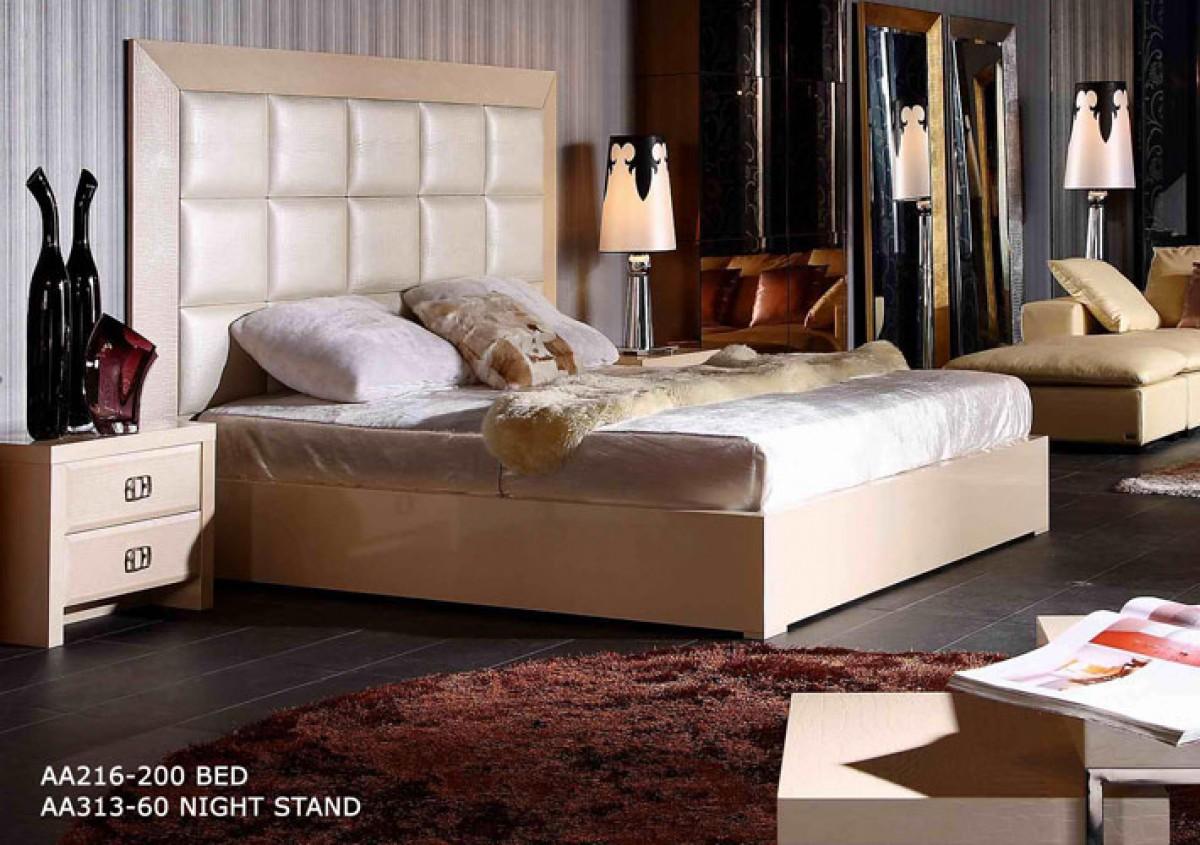 

    
VIG Furniture A&amp;X Glam Platform Bed Champagne VGUNGLAM-AA216-180-Q
