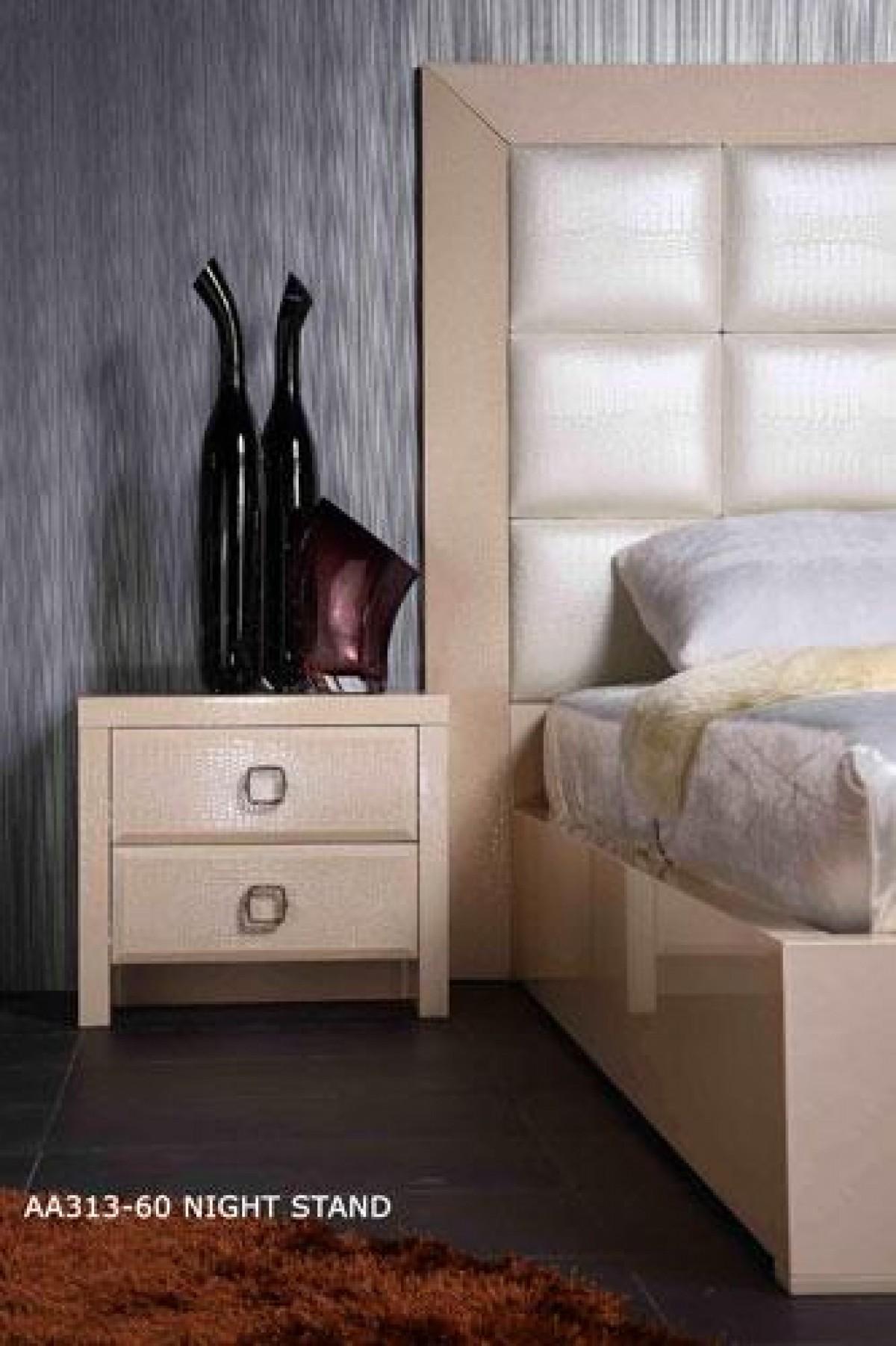 

    
VIG Furniture A&amp;X Glam Platform Bed Champagne VGUNGLAM-AA216-180-Q-Set-3
