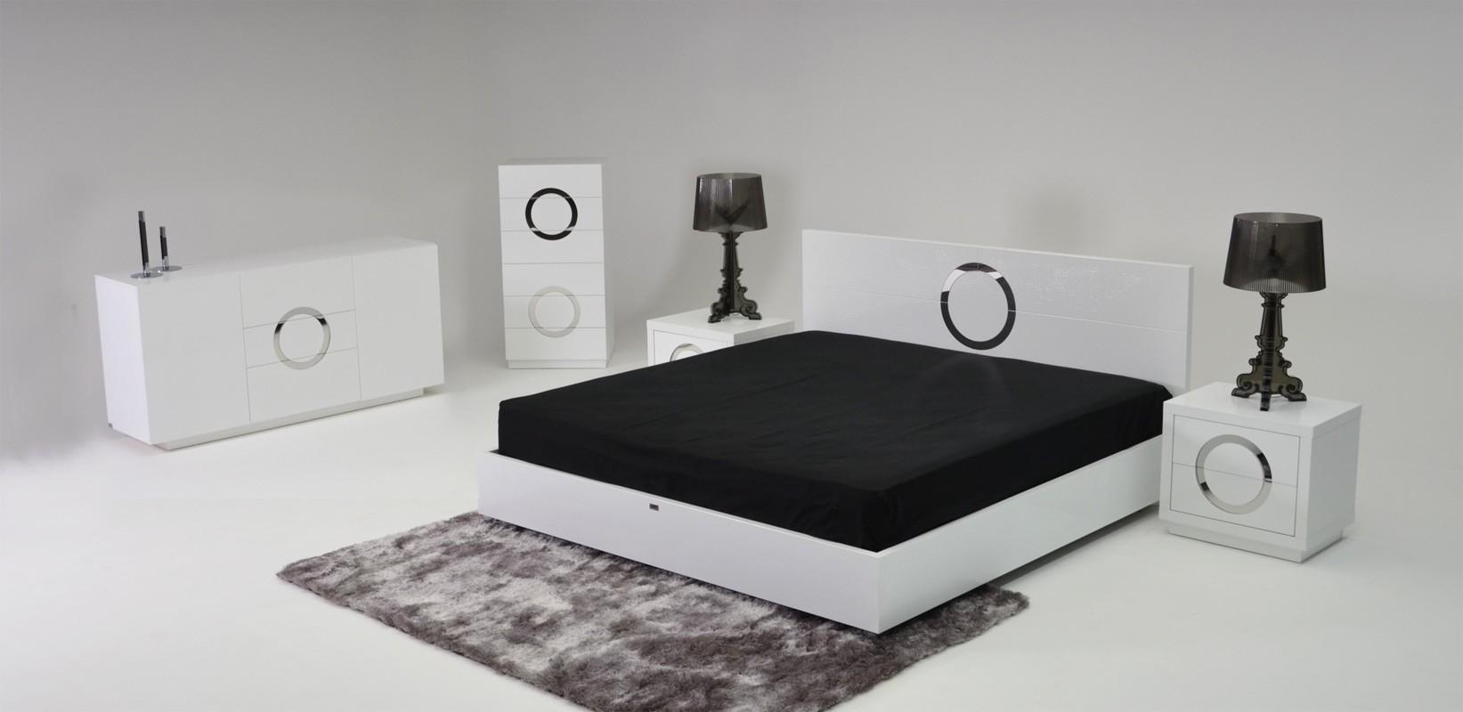 

    
Queen Bedroom Set 4Pcs  Glossy White Crocodile Lacquer VIG A&X Ovidius
