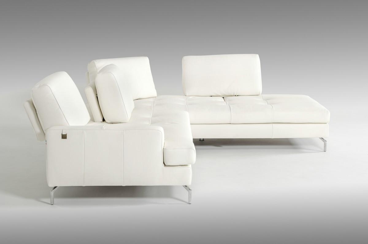 

    
VGNTVOYAGER-WHT VIG Furniture Sectional Sofa
