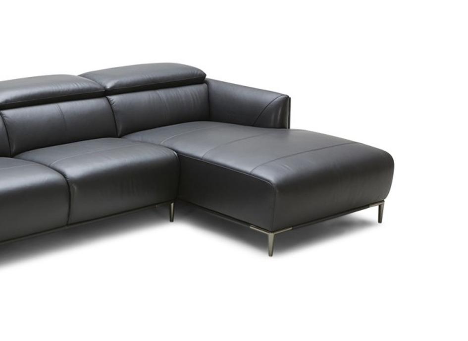 

    
Modern Black Full Leather Sectional Sofa Right Chaise VIG Divani Casa Belfast
