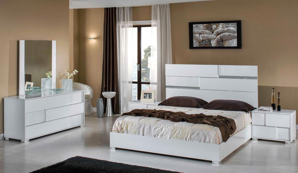 

    
VIG Modrest Ancona White High Gloss Crocodile Textured Finish Eastern King Bedroom Set 5Pcs Made In Italy
