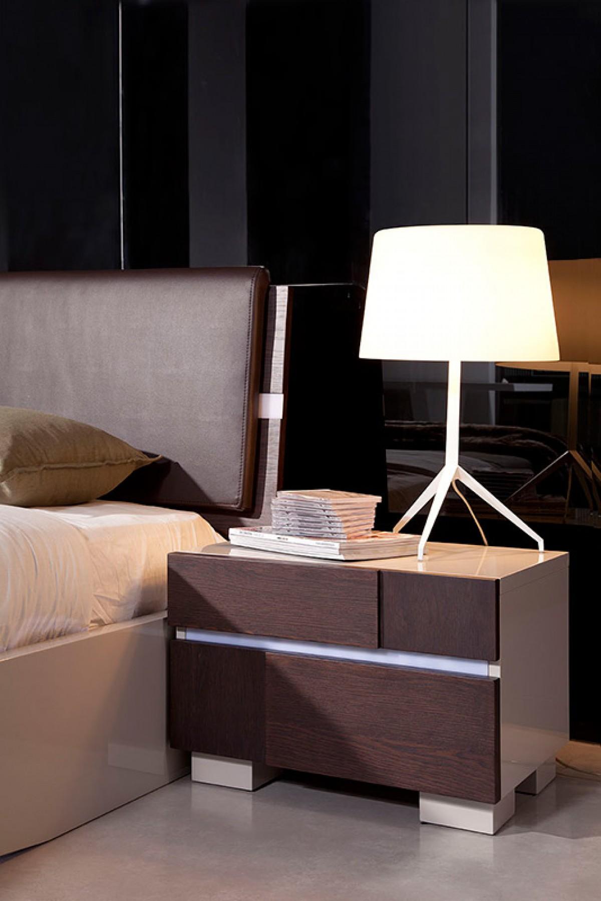 

    
VIG Furniture Modrest Anzio Platform Bedroom Set Brown/White VGWCSW-B01-EK-Set-2
