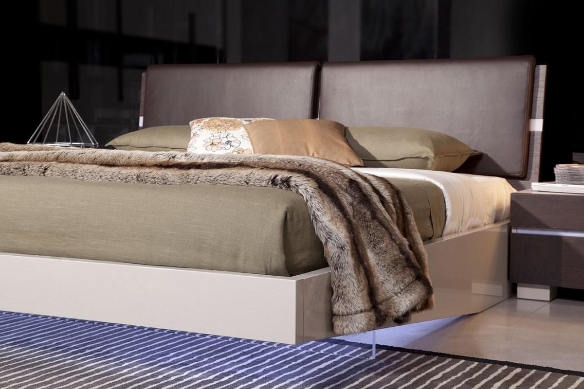 

        
VIG Furniture Modrest Anzio Platform Bed Brown/White Faux Leather 00840729105750
