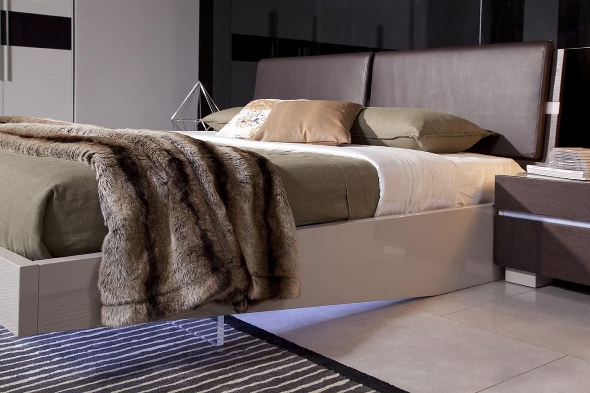 

    
VIG Furniture Modrest Anzio Platform Bedroom Set Brown/White VGWCSW-B01-Q-Set-2
