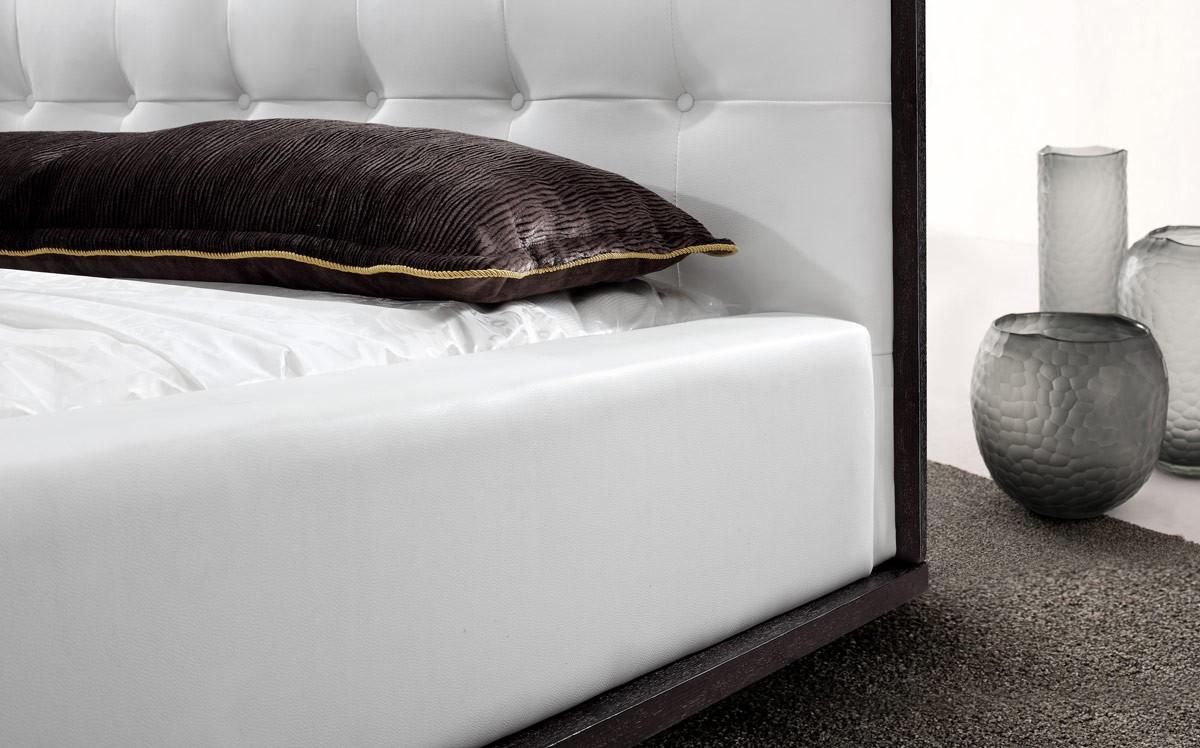

    
VGBBBETH-CK VIG Furniture Platform Bed
