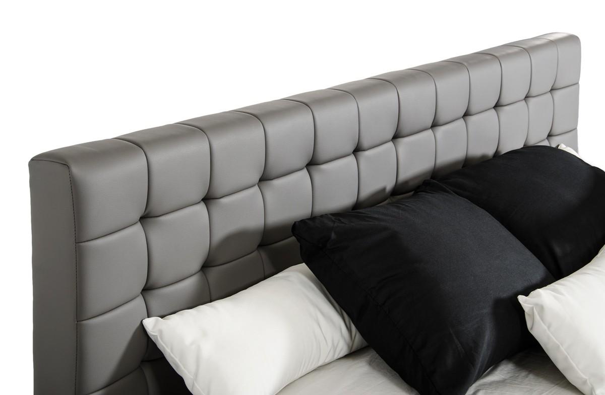 

        
VIG Furniture Modrest Gemma Platform Bed Gray Leatherette 00840729126946
