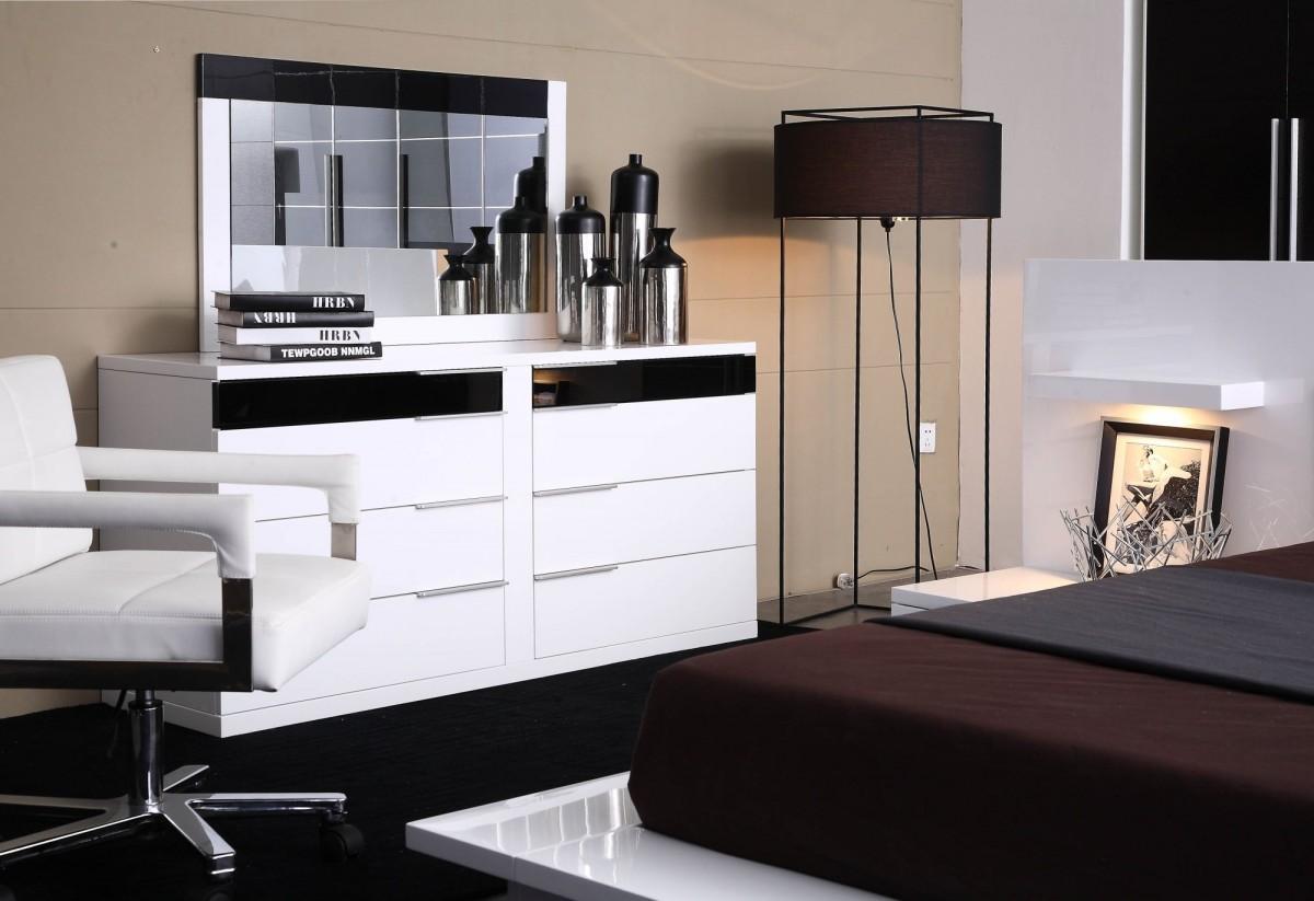 

    
VIG Modrest Impera Glossy White Lacquer Bedroom Dresser Made in Italy Modern
