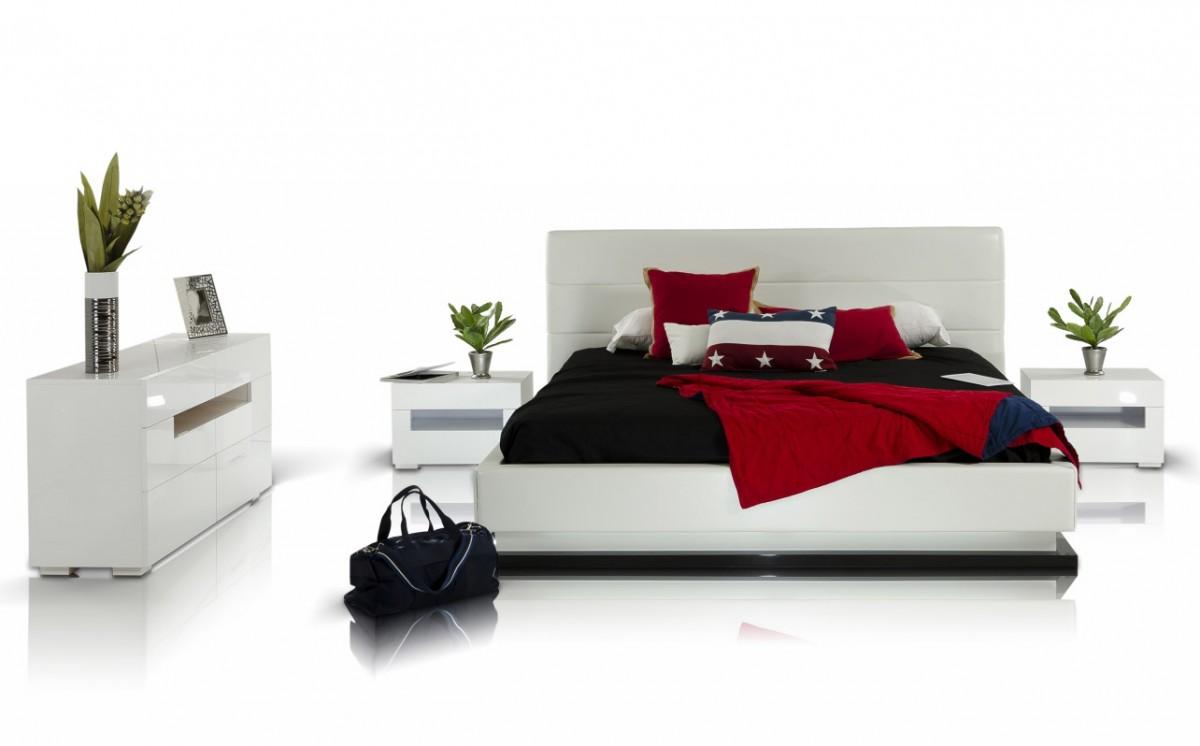 

    
King Bed White leather w/Fluorescent Light VIG Modrest Infinity Modern
