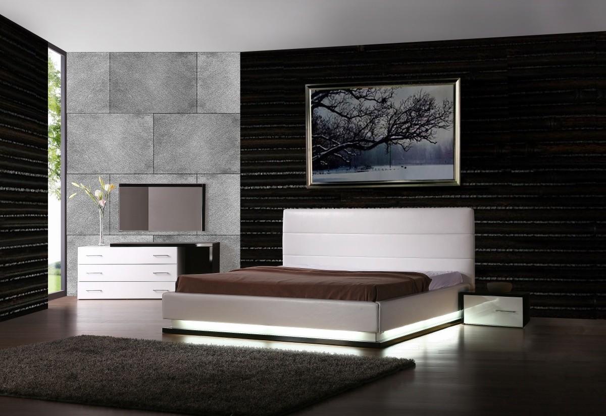 

    
VIG Furniture Modrest Infinity Platform Bedroom Set White VGKCGBK013-WHT-SET-Q-4
