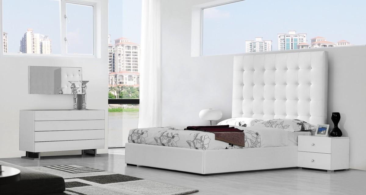 

    
King Bed in White Leatherette Tufted Tall Headboard VIG Modrest Lyrica Modern
