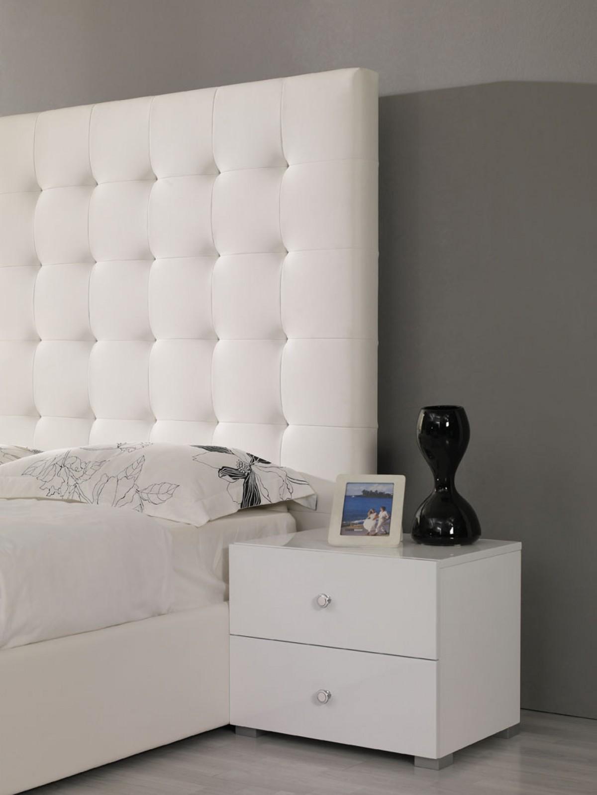 

    
VIG Modrest Lyrica White Leatherette Tufted Tall Headboard King Bedroom Set 2Pcs
