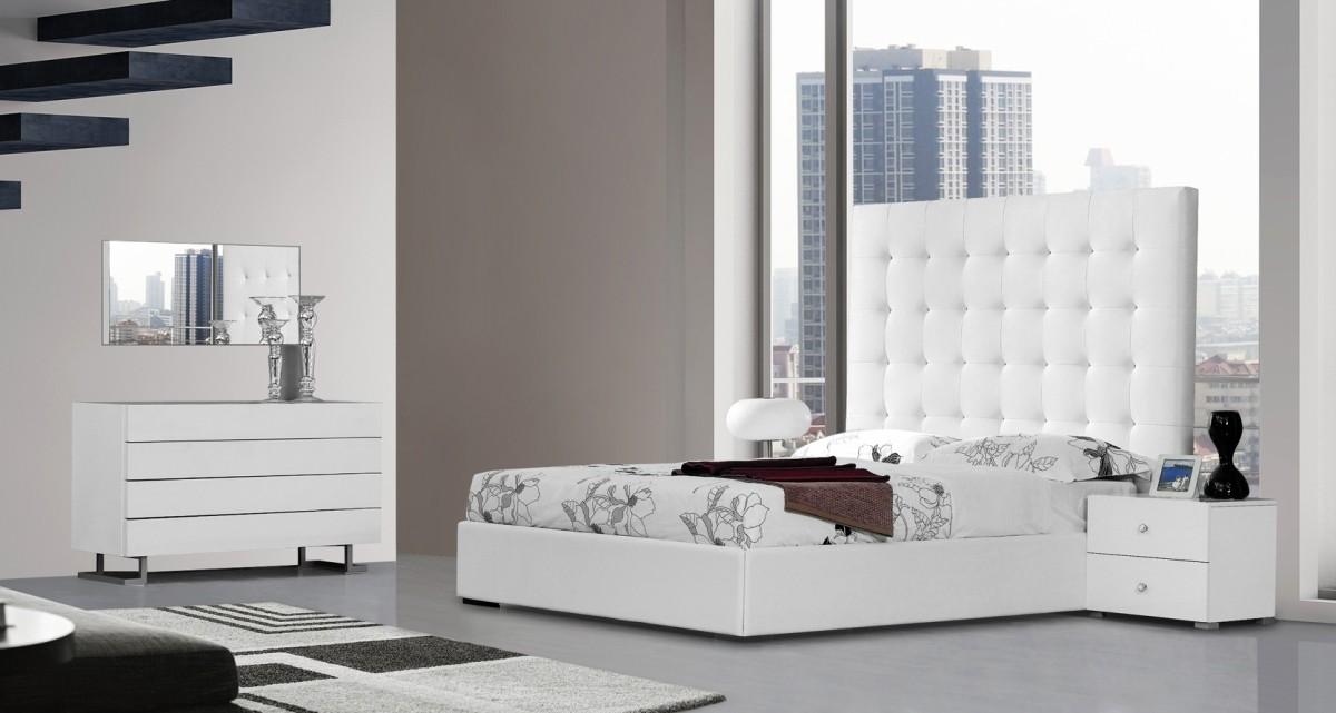 

    
VIG Modrest Lyrica White Leatherette Tufted Tall Headboard Queen Platform Bed
