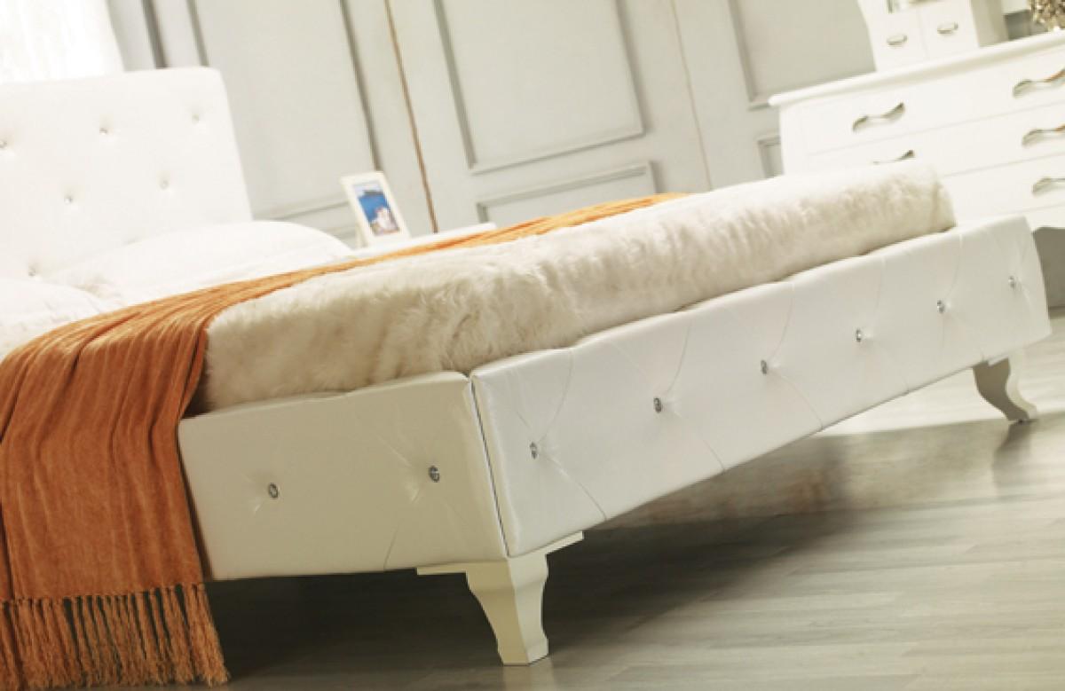 

        
VIG Furniture Modrest Monte Carlo Platform Bed White Leatherette 00840729126687
