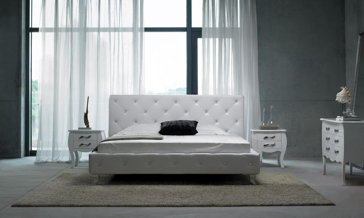 

    
VIG Modrest Monte Carlo White Leatherette Crystals Tufted Queen Bedroom Set 3Ps
