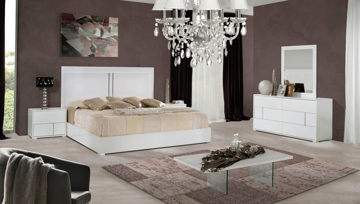 

    
VGACNICLA-BED-EK VIG Furniture Platform Bed
