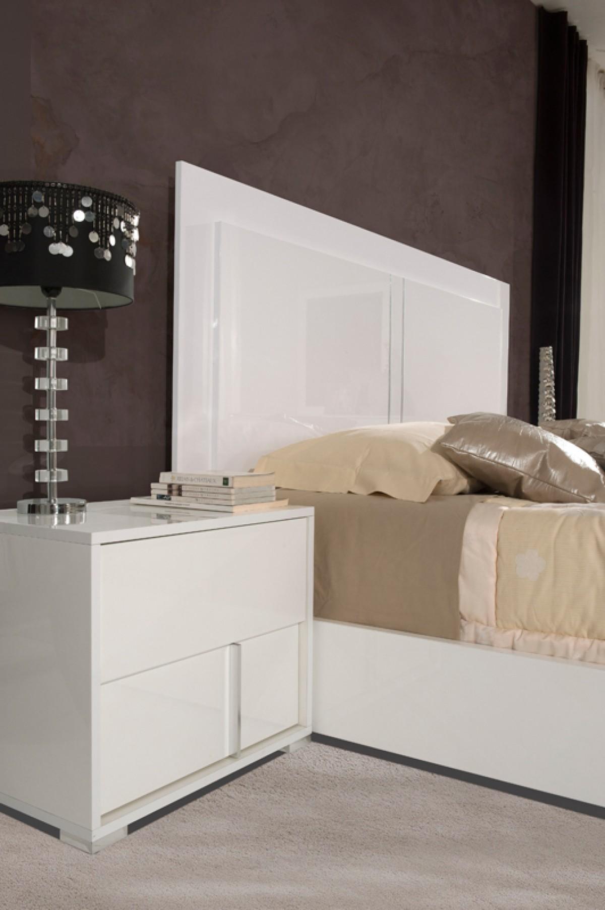 

    
VIG Furniture Modrest Nicla Platform Bed White VGACNICLA-BED-Q
