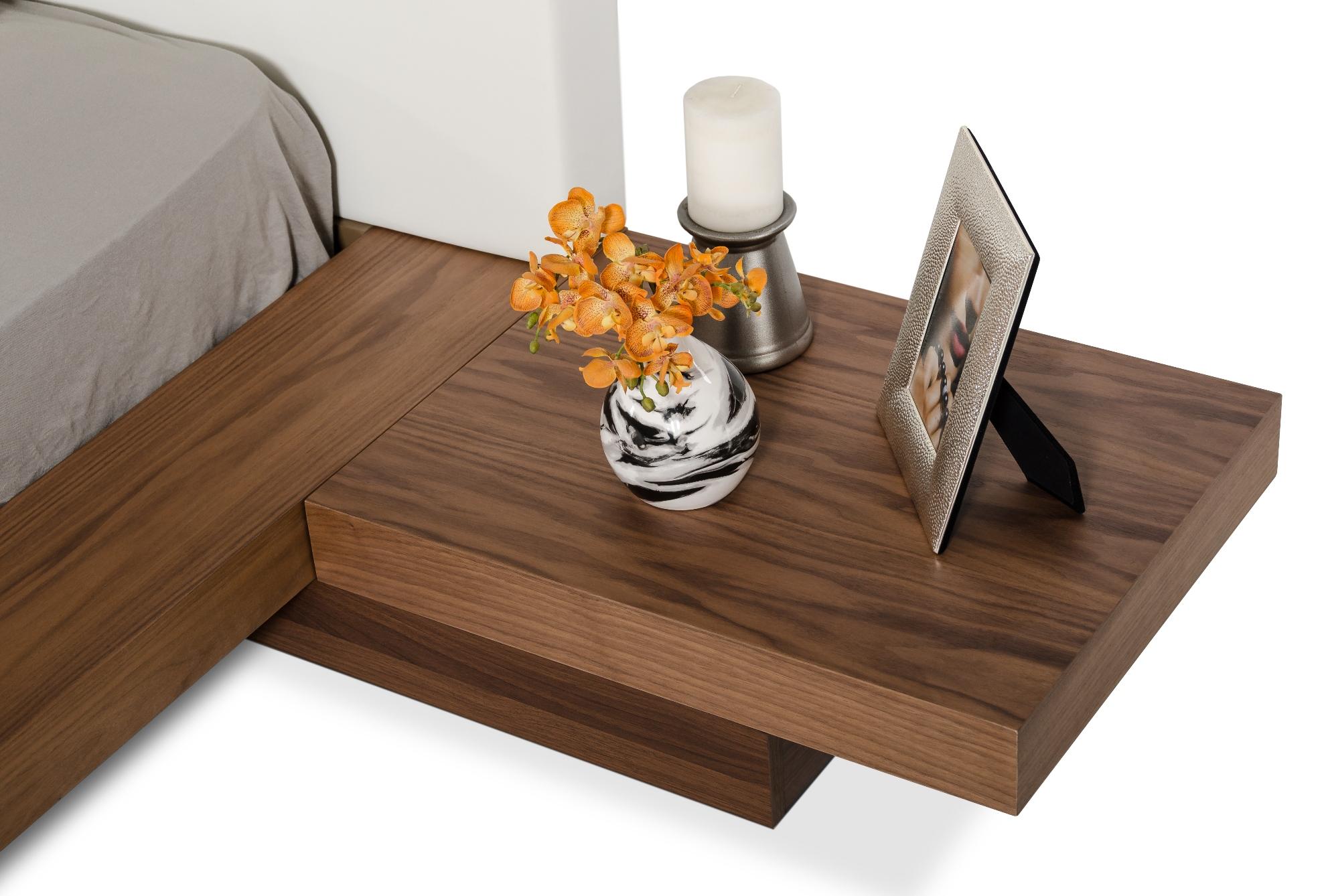 

    
VGVCBD855-WALWHT-EK VIG Furniture Platform Bedroom Set
