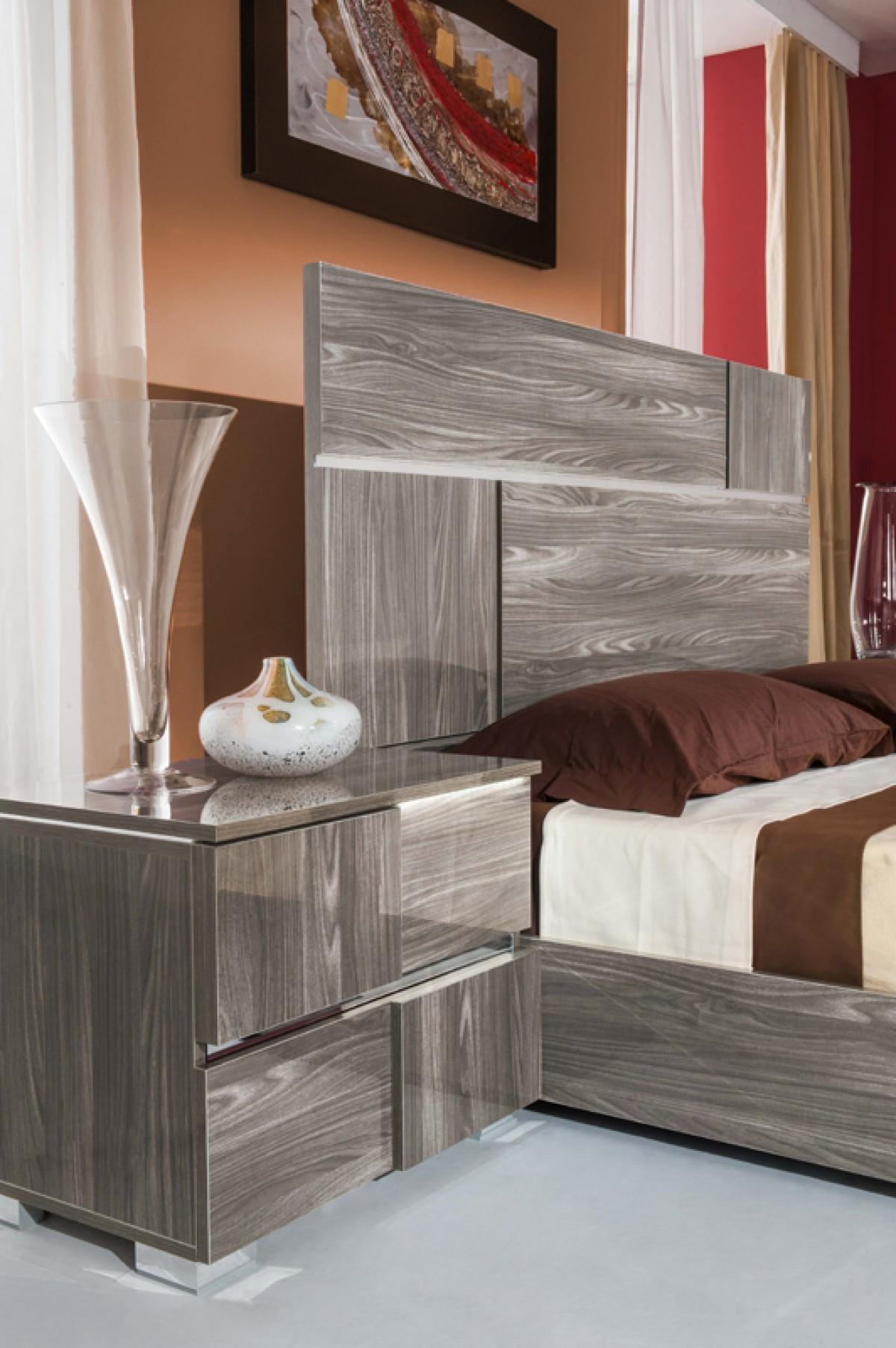 

    
VGACPICASSO-BED-GRY-CK VIG Furniture Platform Bed
