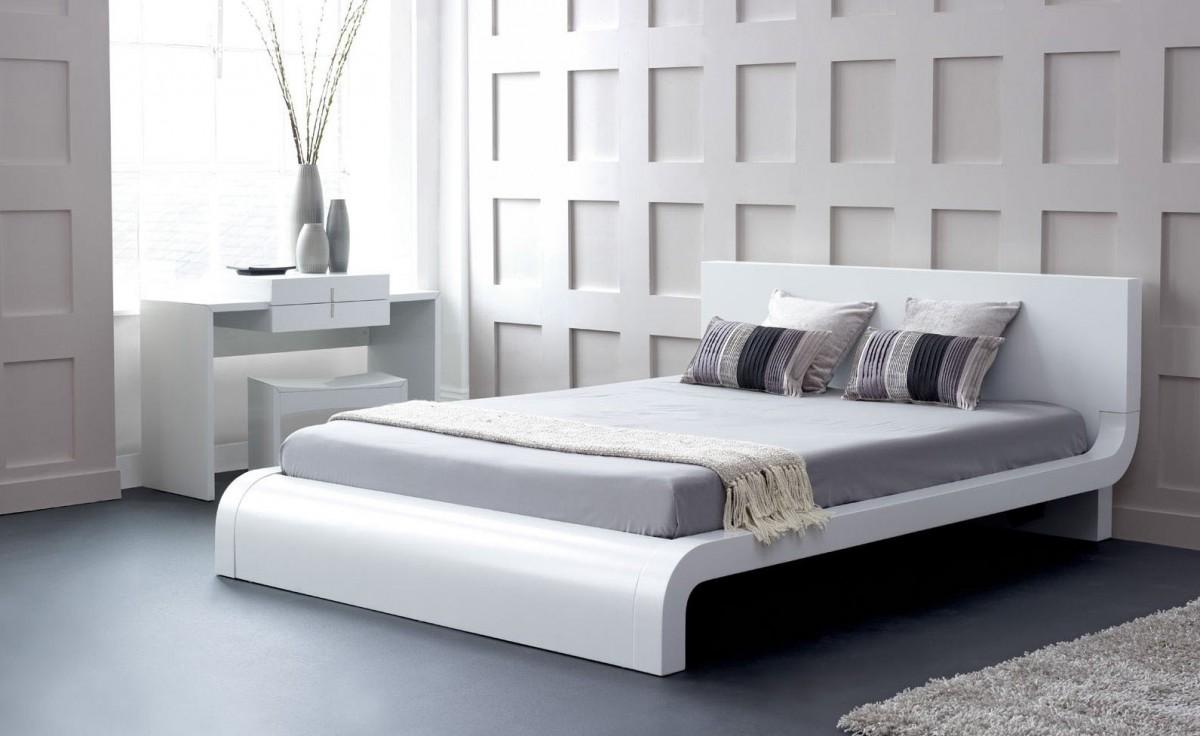 

    
VIG Furniture Modrest Roma Platform Bed White VGKCROMA-WHT-EK
