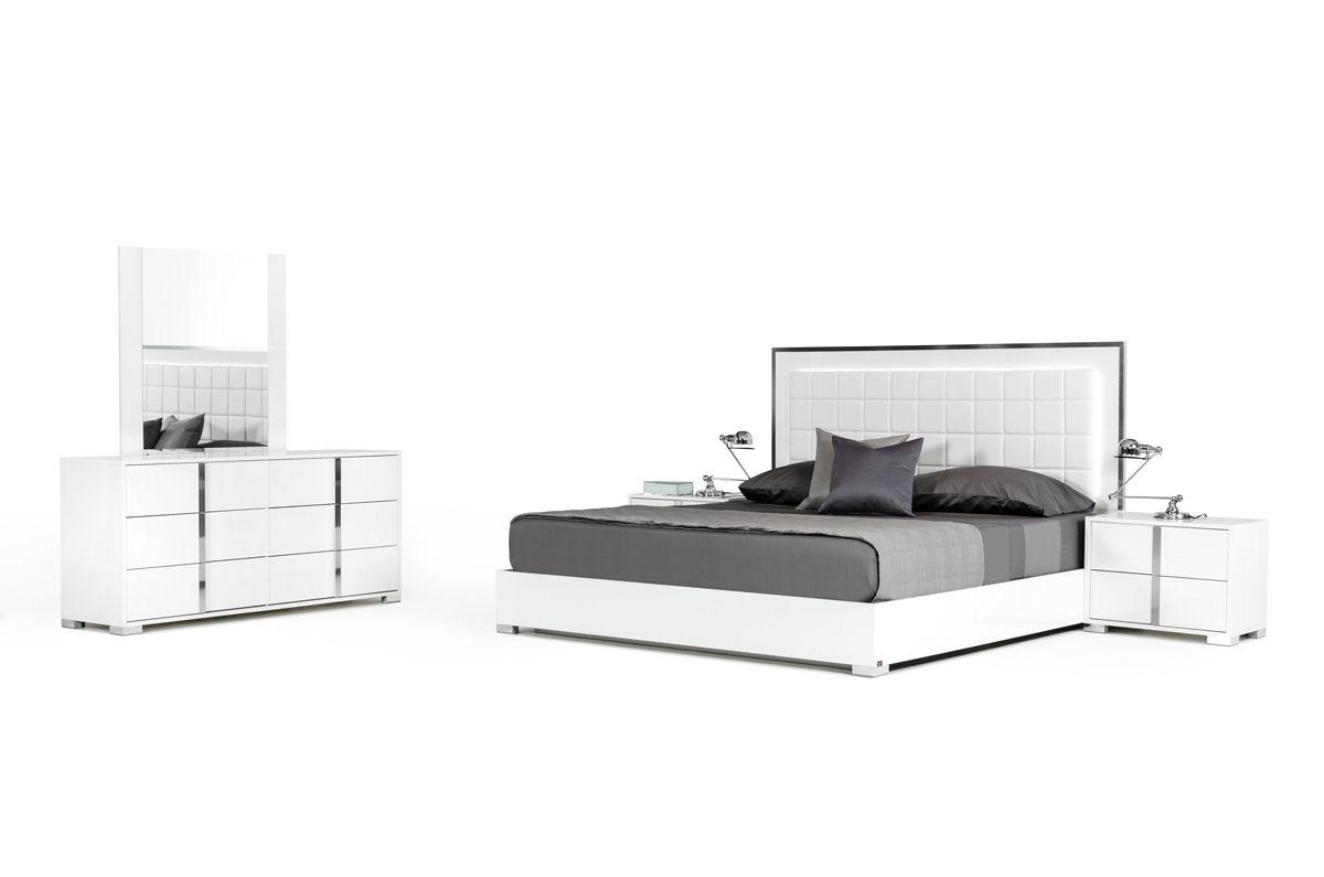

    
White Eco-Leather CAL King Panel Bedroom Set 5Pc w/ LED Lights by Vig Modrest San Marino
